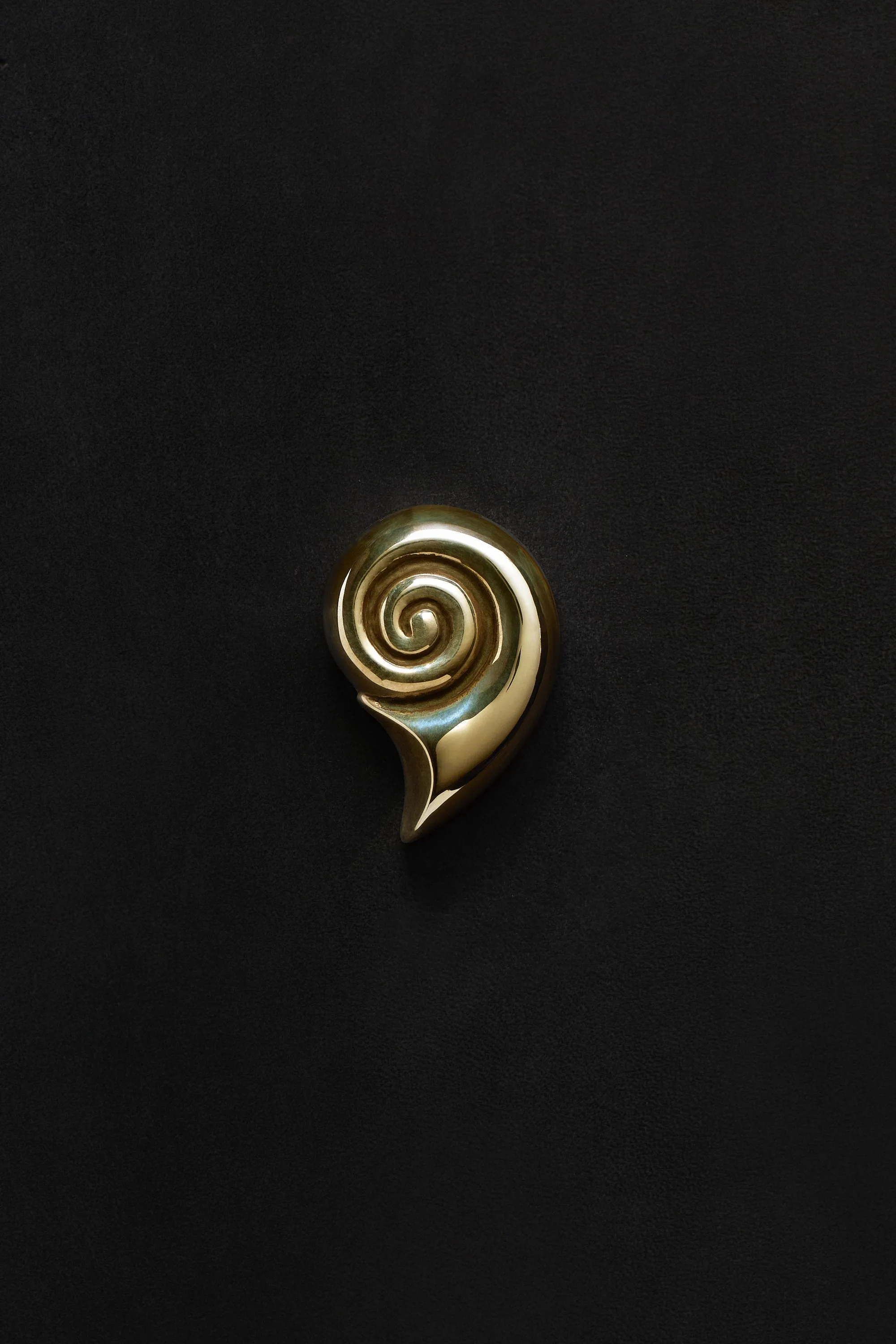 18K GOLD NAUTILUS PILL BOX