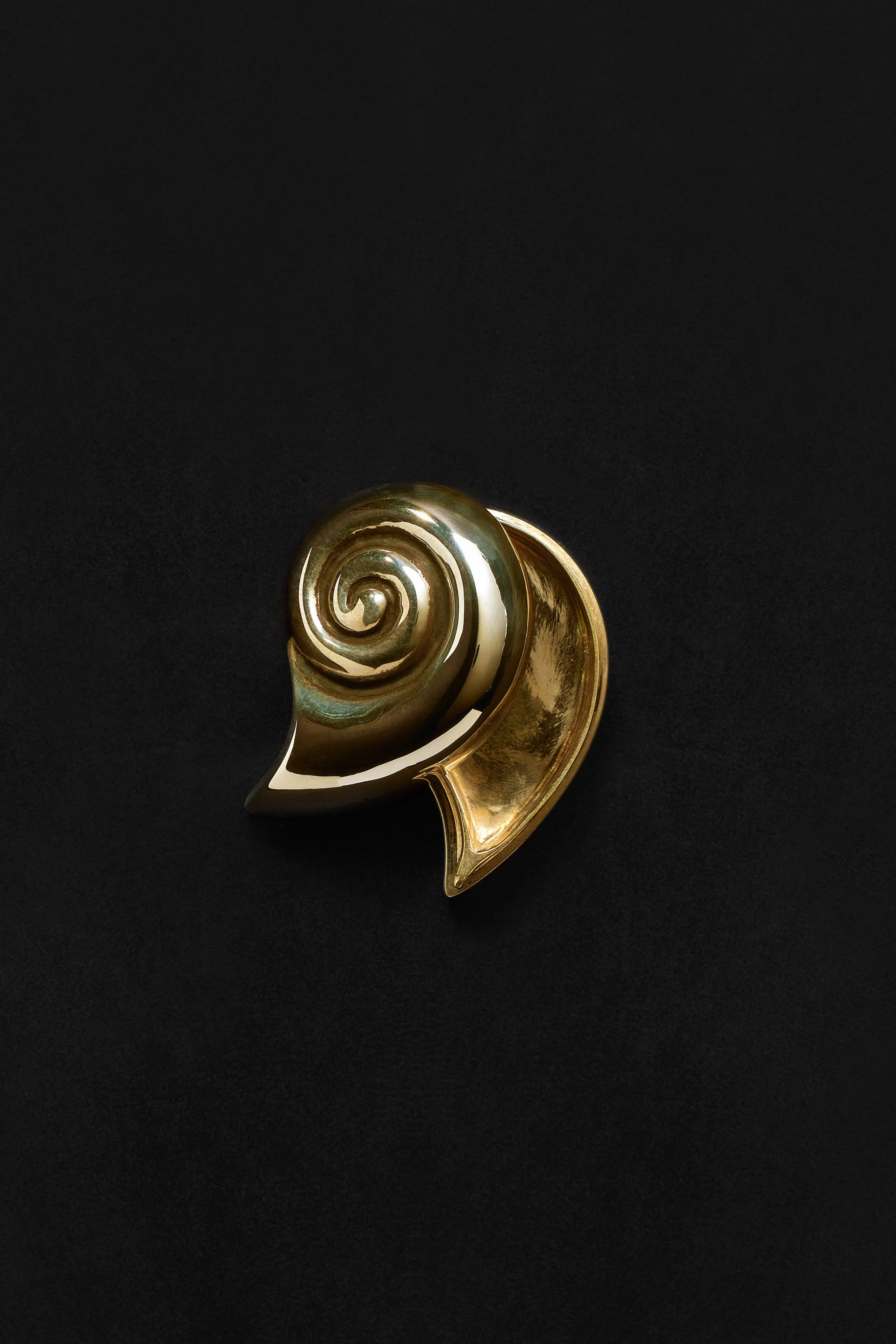 18K GOLD NAUTILUS PILL BOX