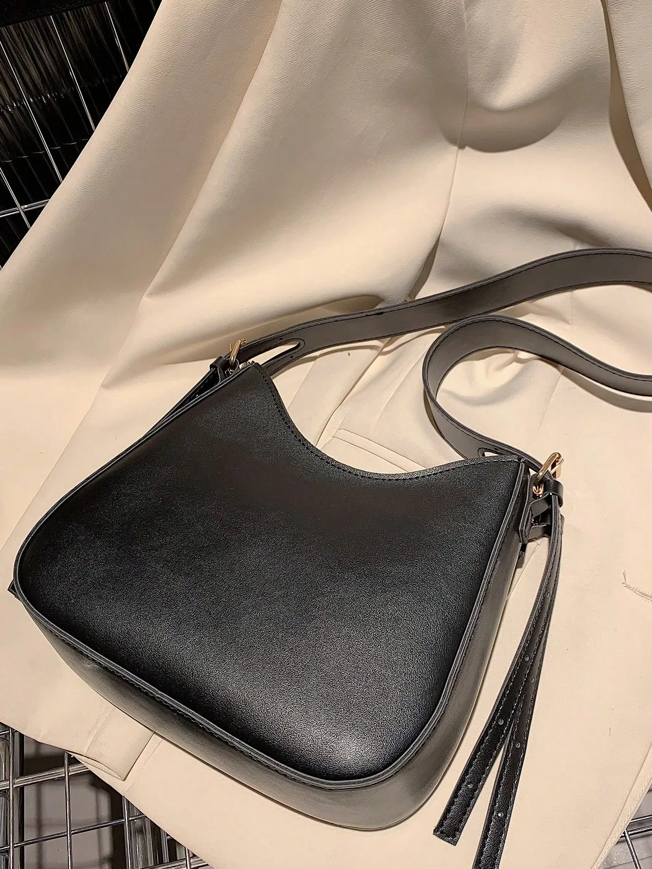 1pc Black Simple Shoulder Bag