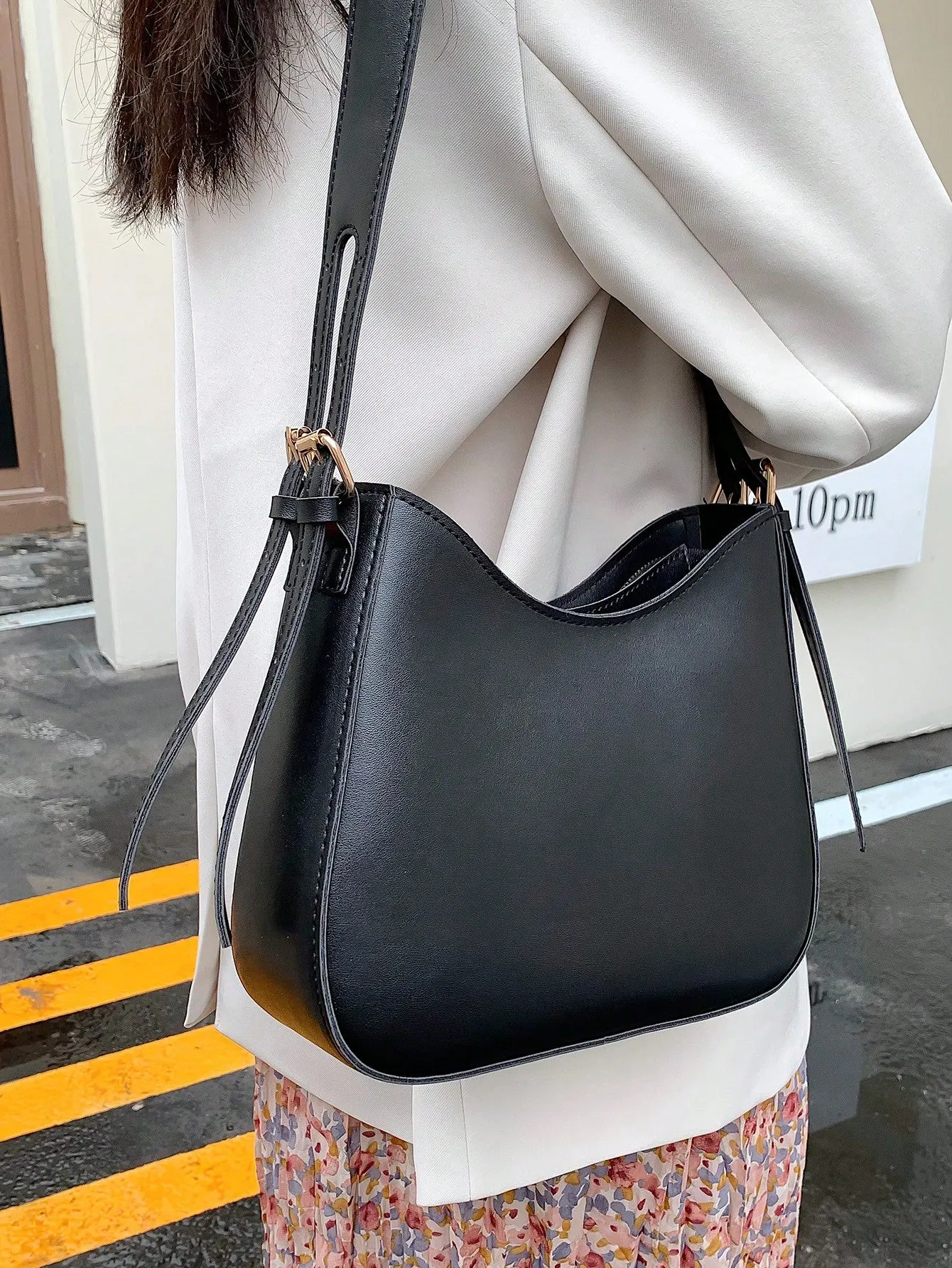 1pc Black Simple Shoulder Bag