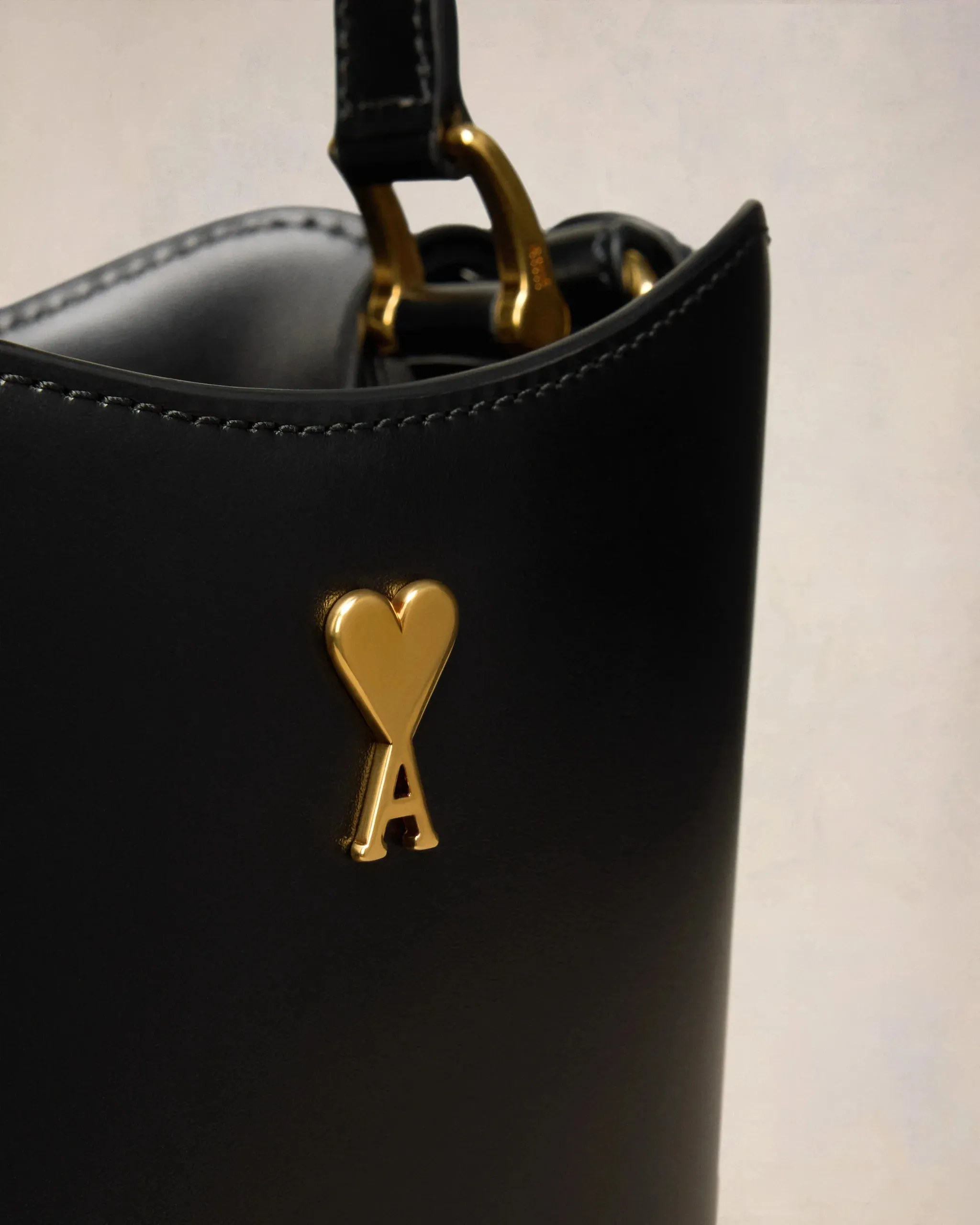 AMI PARIS MINI BUCKET BAG
