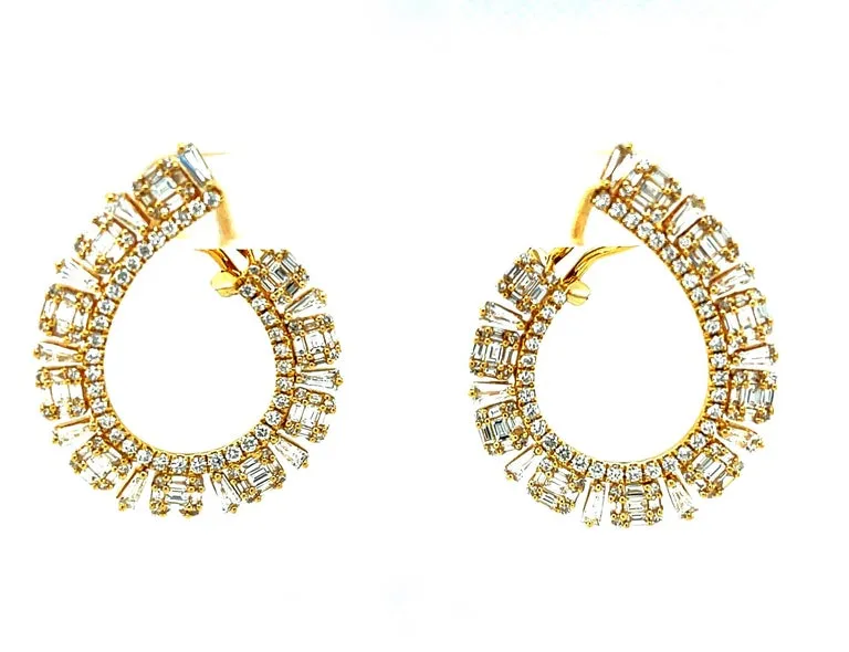 Baguette and Round Diamond Hoop Earrings in Yellow Gold, 3.12 Carats Total