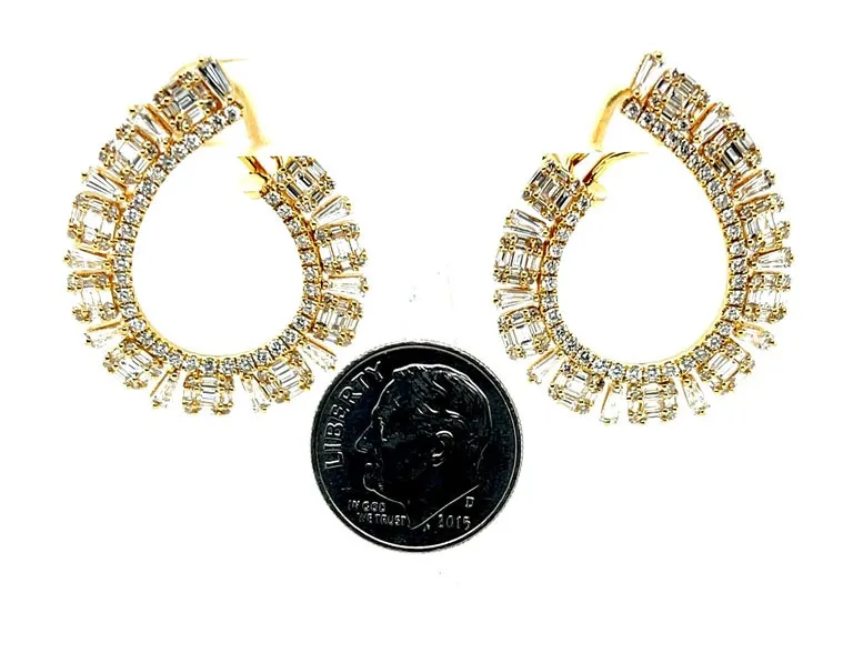 Baguette and Round Diamond Hoop Earrings in Yellow Gold, 3.12 Carats Total