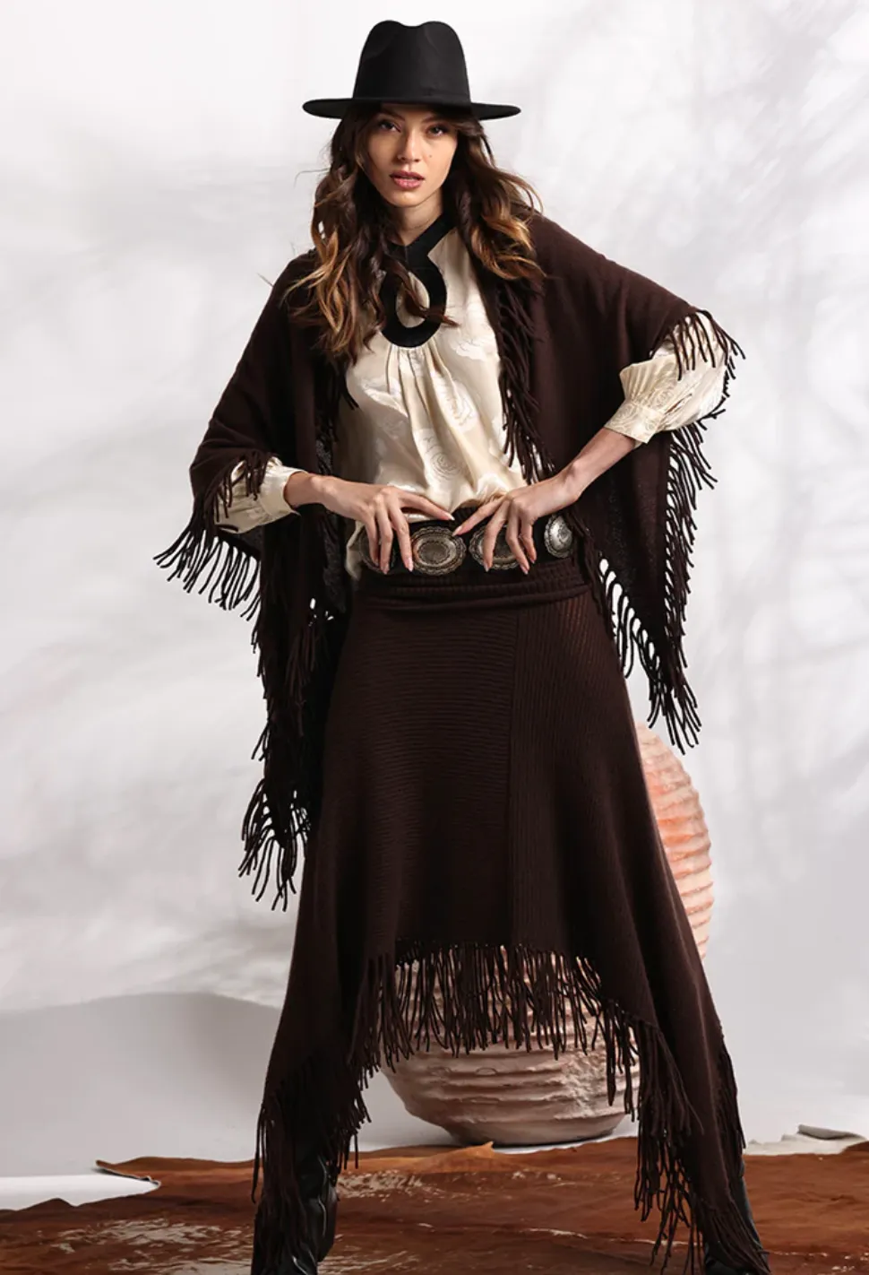 CASHMERE FRINGE SHAWL IN CHARCOAL GREY