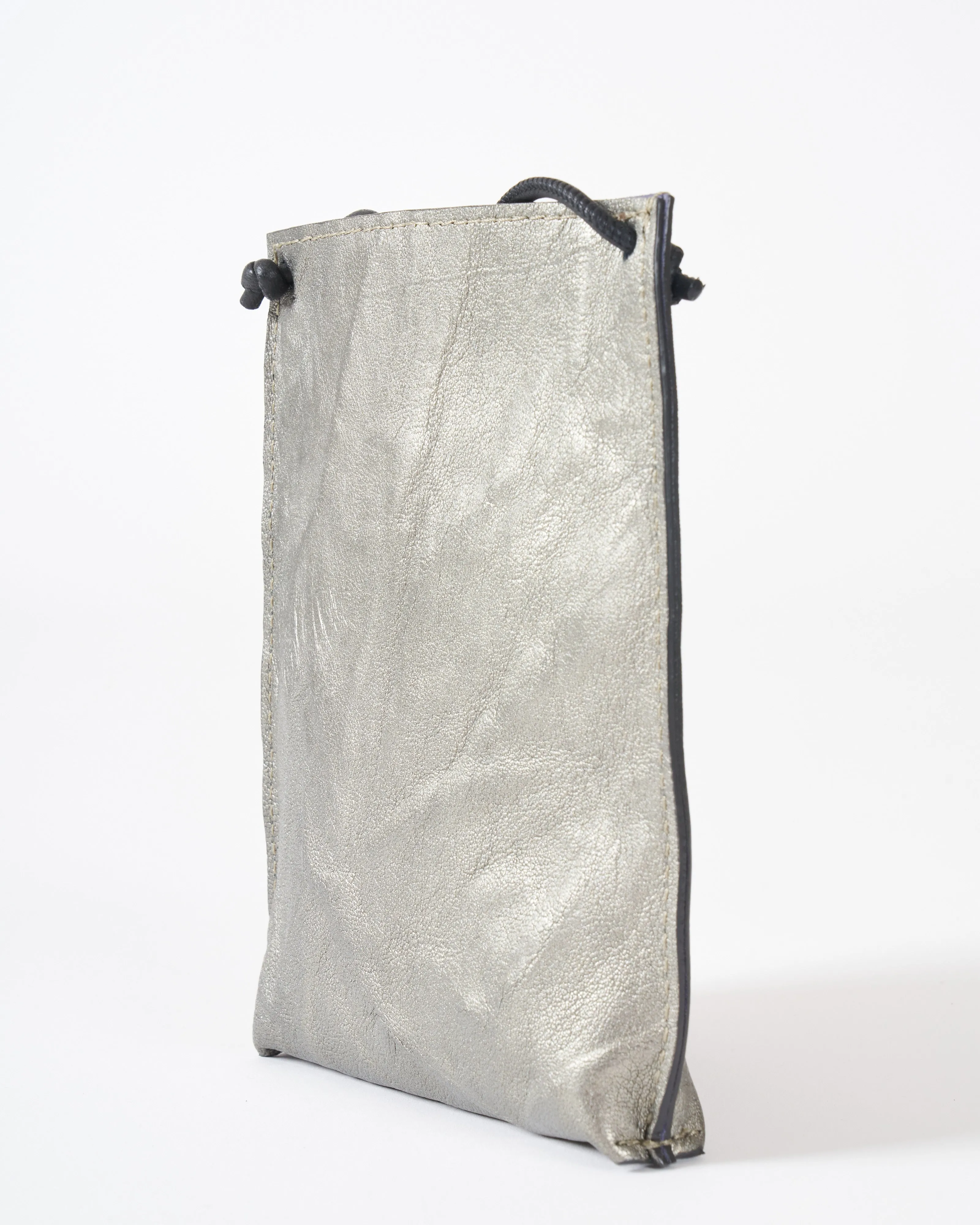 cell pouch - gunmetal rumpled sheep