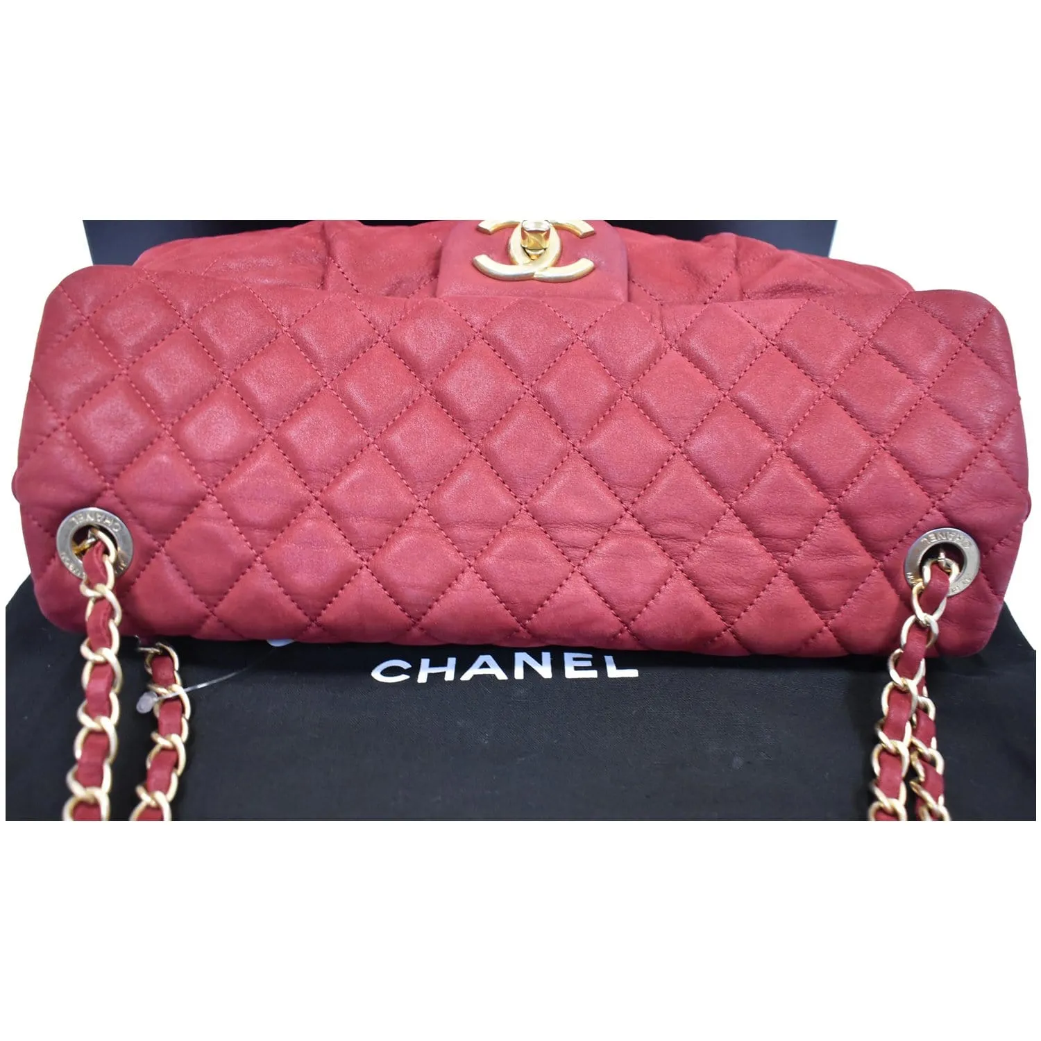 CHANEL Chic Quilt Flap Iridescent Leather Shoulder Bag Red