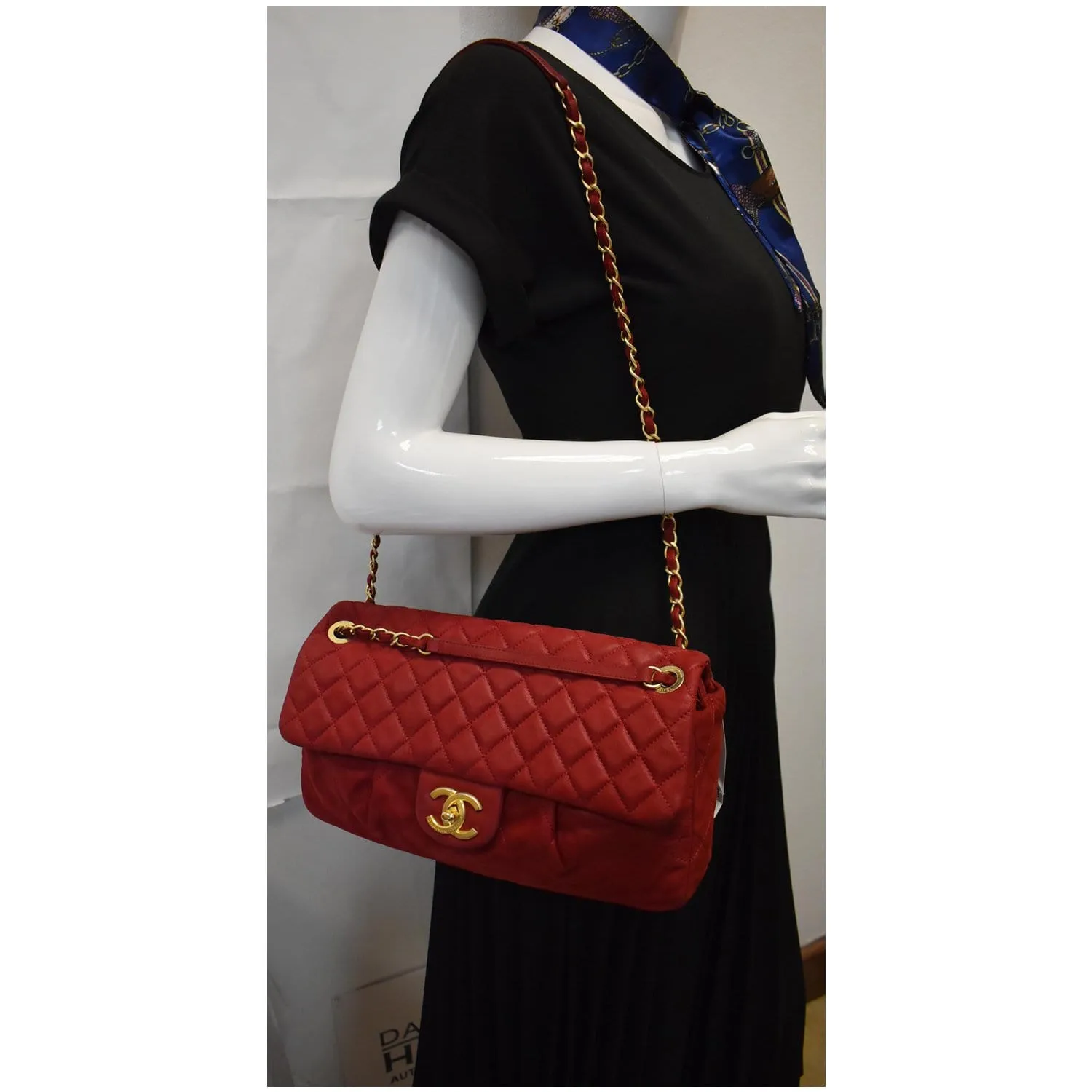 CHANEL Chic Quilt Flap Iridescent Leather Shoulder Bag Red