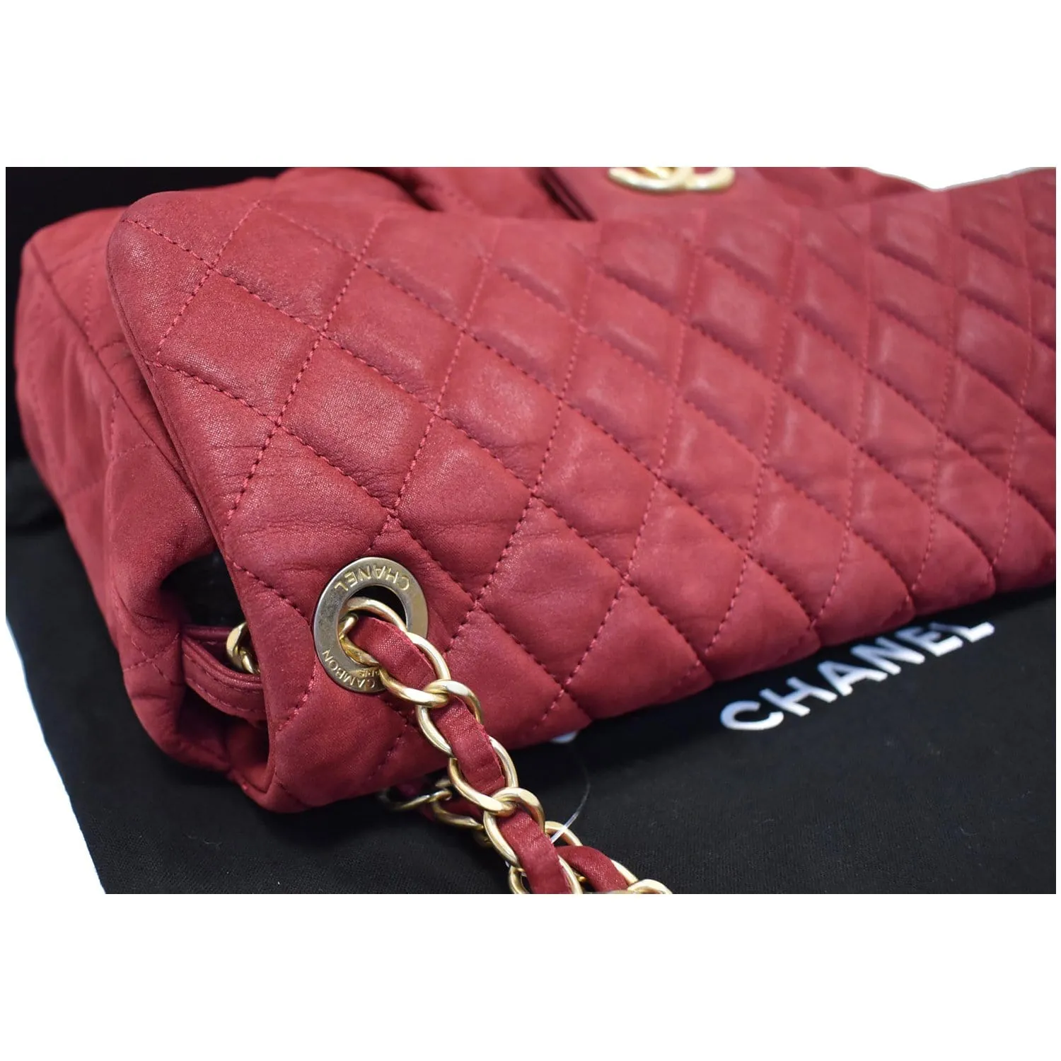 CHANEL Chic Quilt Flap Iridescent Leather Shoulder Bag Red