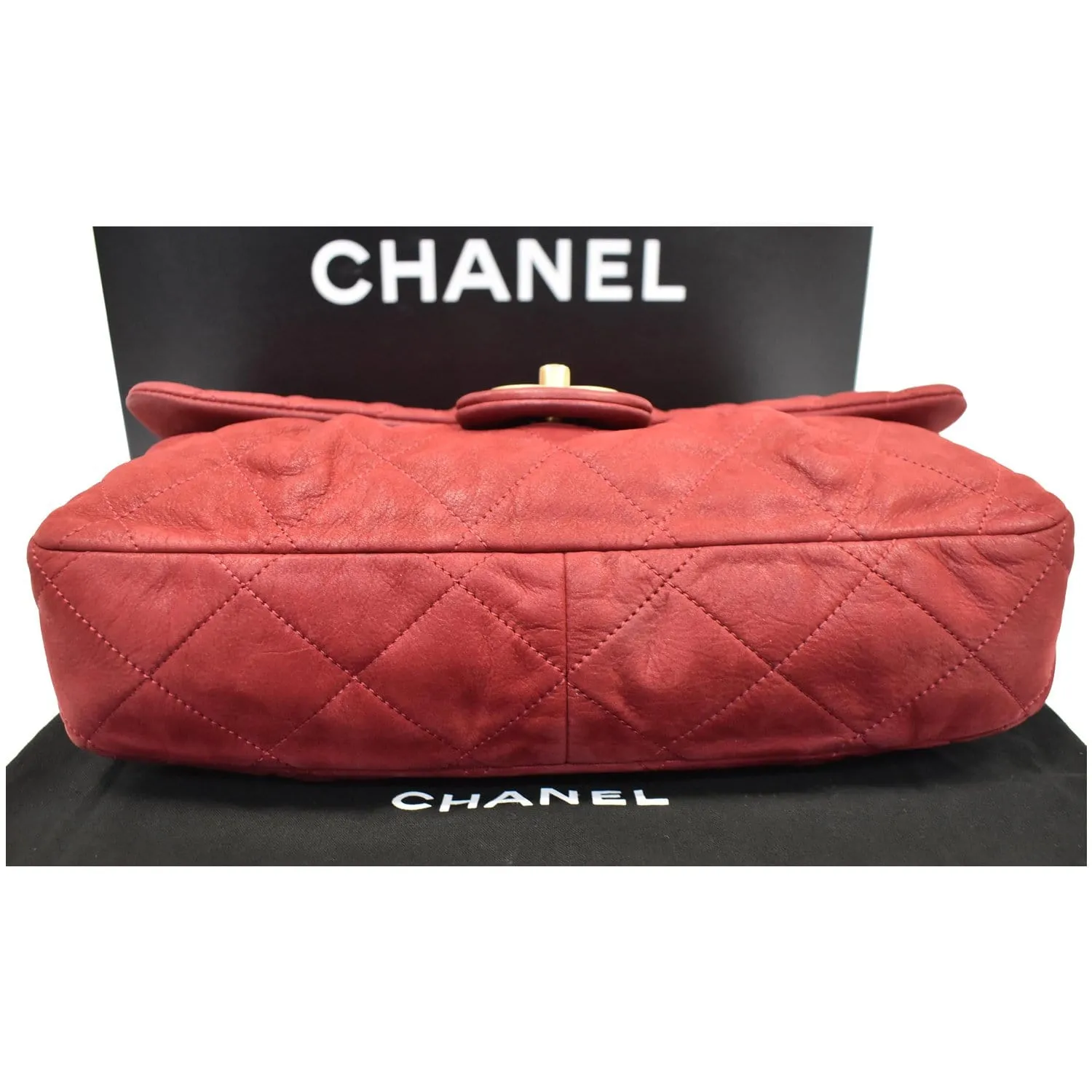 CHANEL Chic Quilt Flap Iridescent Leather Shoulder Bag Red