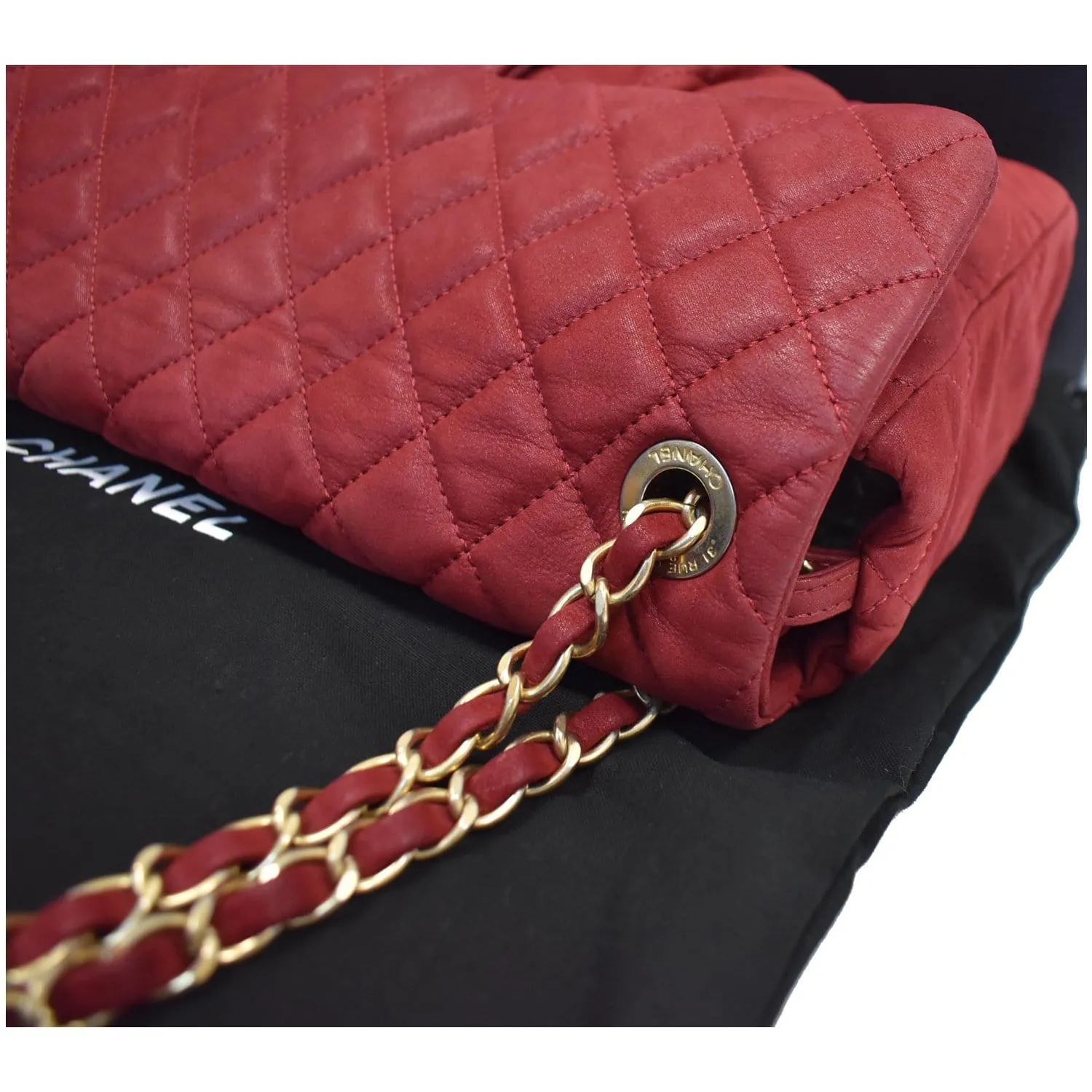 CHANEL Chic Quilt Flap Iridescent Leather Shoulder Bag Red