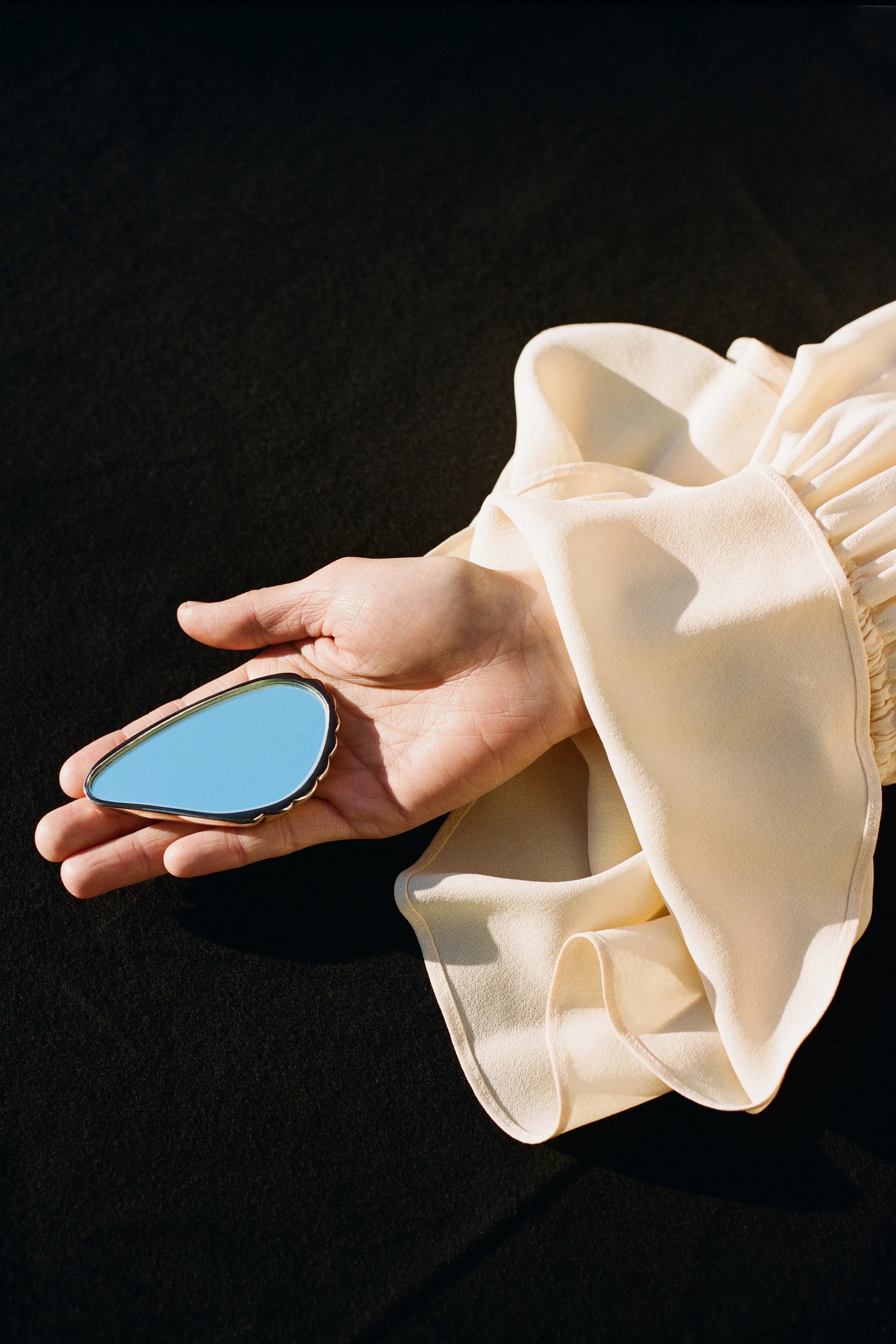 COQUILLE HAND MIRROR