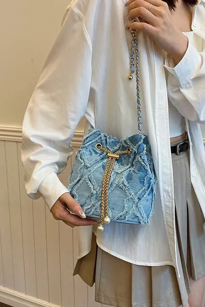 Denim emmertas met kettingkoord en ruwe rand