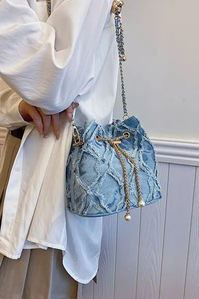 Denim emmertas met kettingkoord en ruwe rand