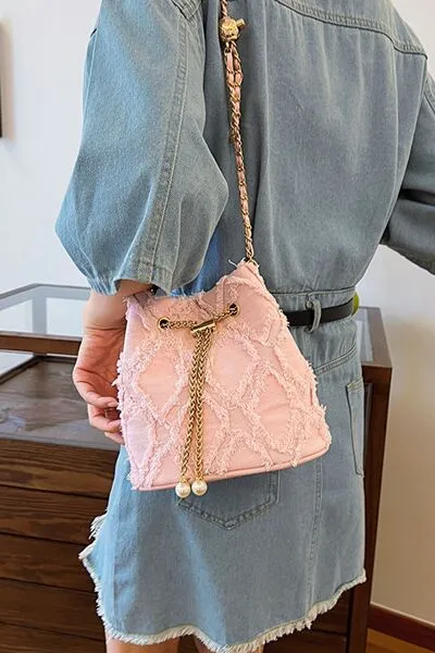Denim emmertas met kettingkoord en ruwe rand