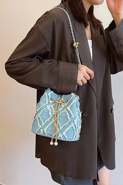 Denim emmertas met kettingkoord en ruwe rand