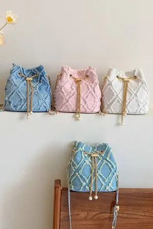 Denim emmertas met kettingkoord en ruwe rand