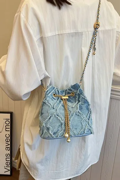 Denim emmertas met kettingkoord en ruwe rand