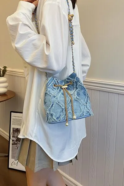 Denim emmertas met kettingkoord en ruwe rand