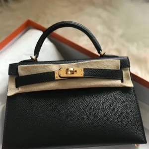 Hermès Kelly 20 Noir (Black) Sellier Epsom Gold Hardware GHW