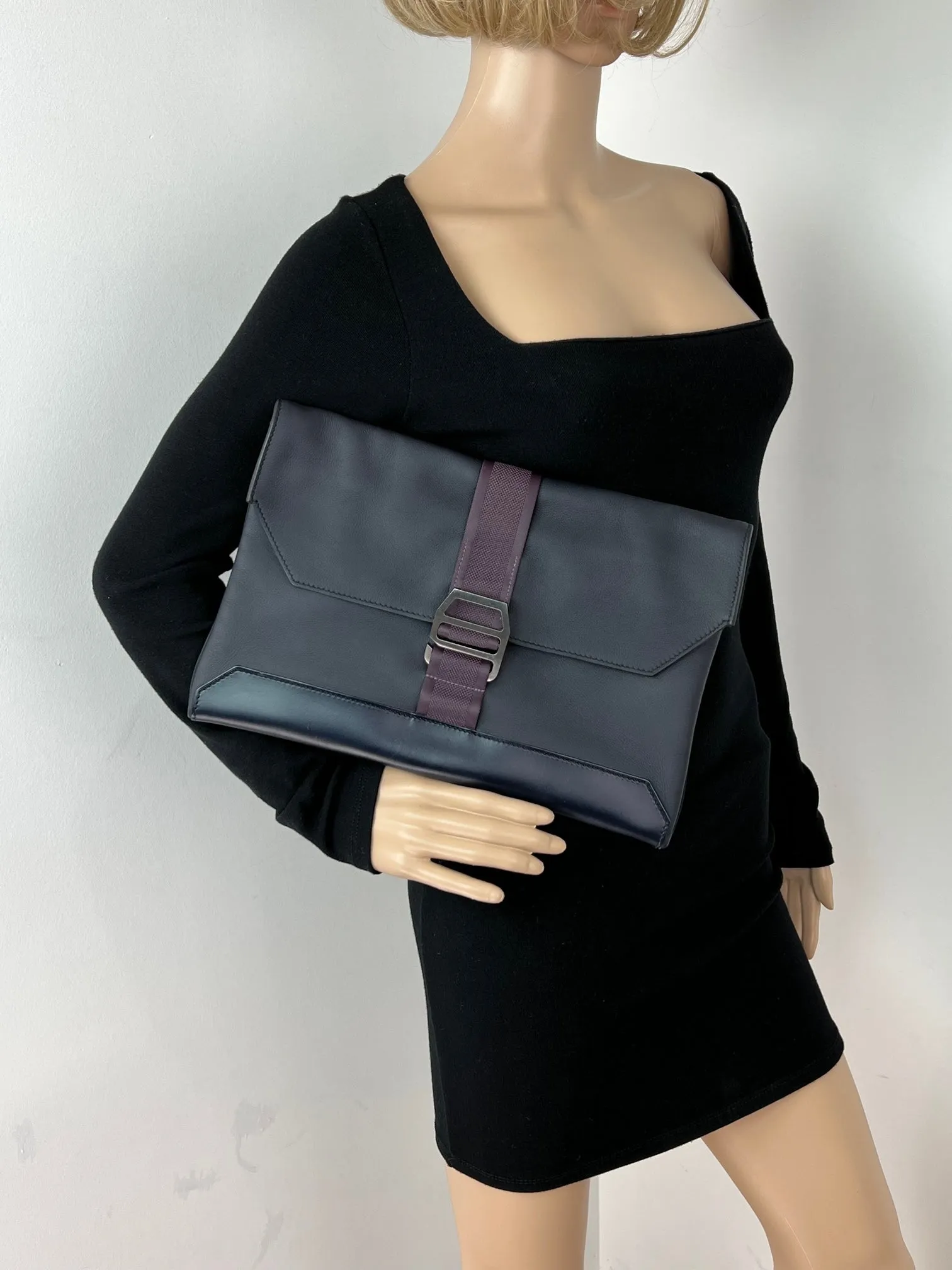 HERMÈS Messenger Cityslide Pouch Evercolor Leather Indigo Blue Clutch Preowned