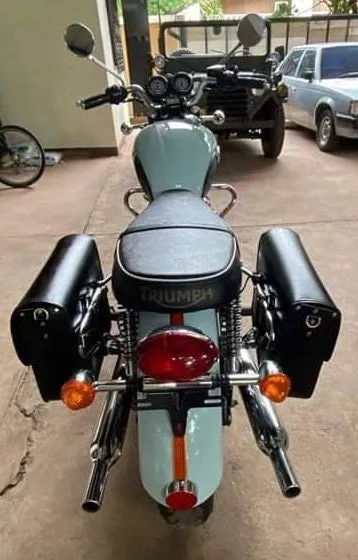 KB-TRLSB - Triumph Bonneville Latched Saddle Bag w/ Union Jack Pin