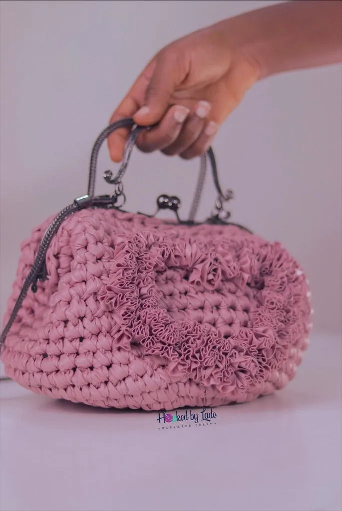 ‘Lade’ Heart outlined clutch