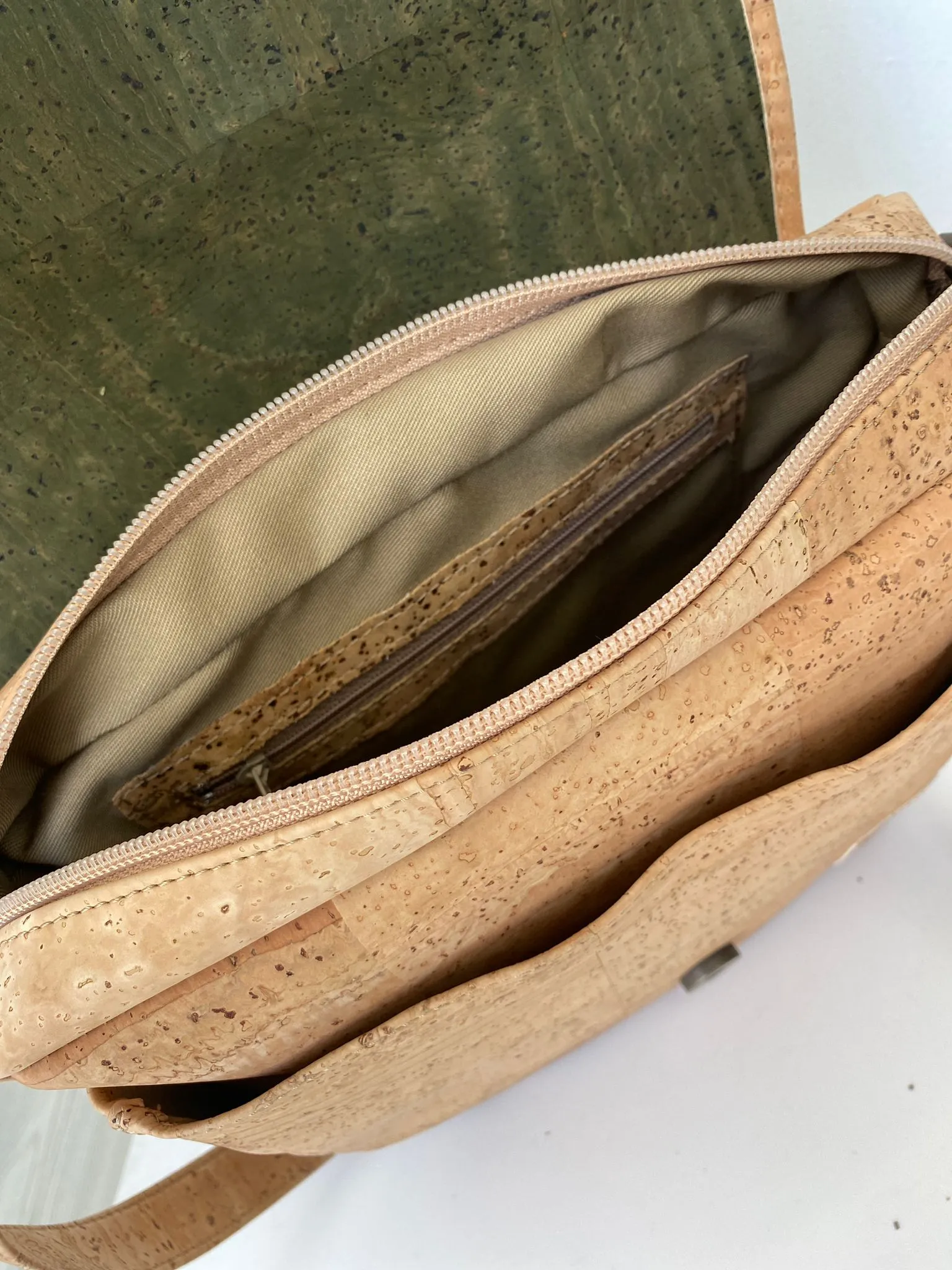 Leaf Cork Bag - New Collection - Vegan and Sustainable
