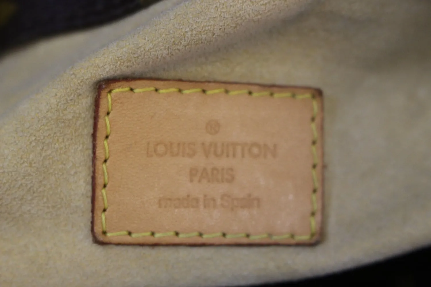 LOUIS VUITTON Artsy MM Monogram Canvas Tote Handbag
