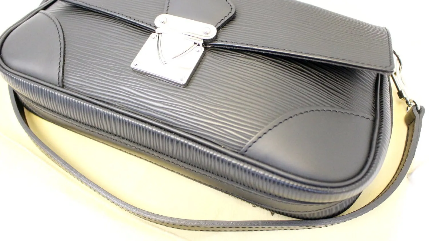 LOUIS VUITTON Black Epi Leather Segur Pochette Bag