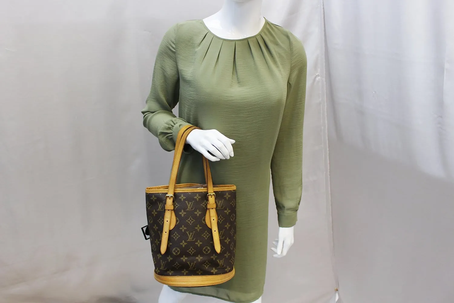 LOUIS VUITTON Bucket PM Monogram Canvas Shoulder Bag