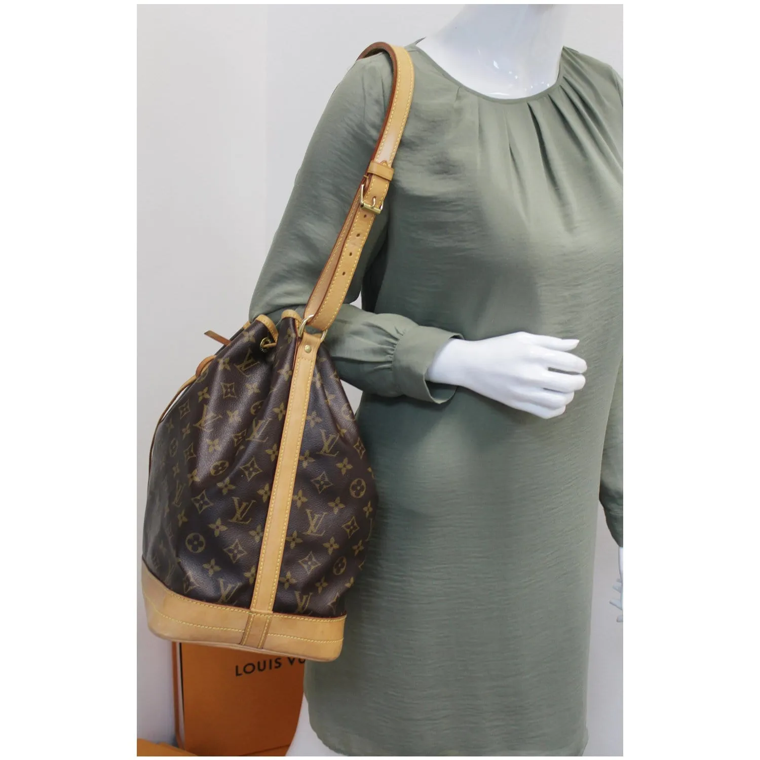 LOUIS VUITTON Large Noe Monogram Canvas Shoulder Bag Brown