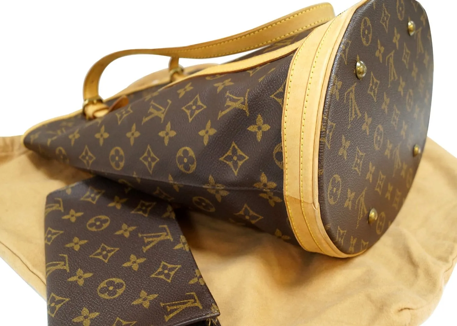 LOUIS VUITTON Monogram Canvas Brown Bucket GM Shoulder Bag