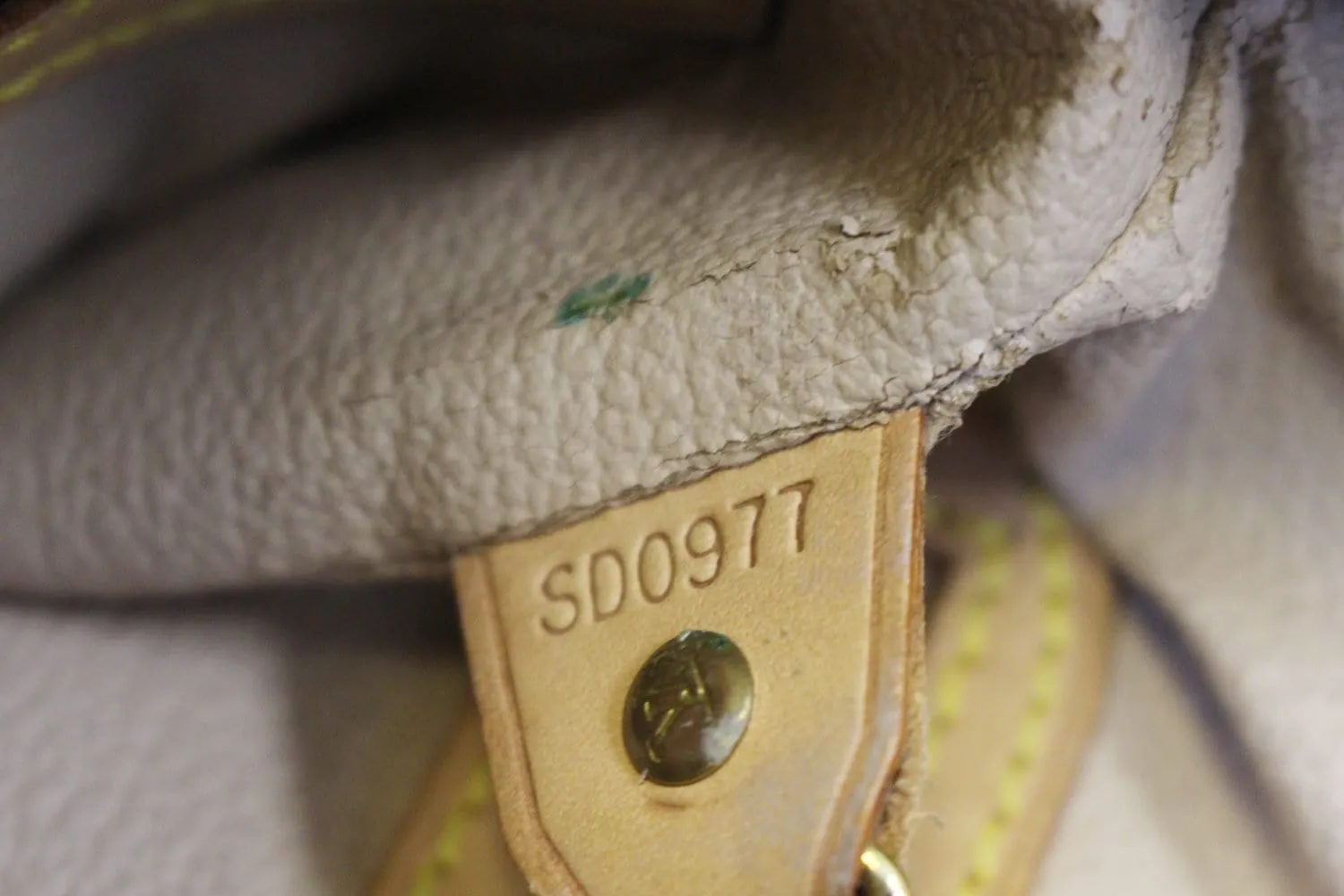 LOUIS VUITTON Monogram Canvas Petit Bucket Shoulder Bag