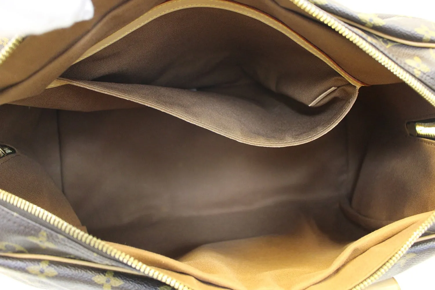 LOUIS VUITTON Monogram Carryall Travel Handbag