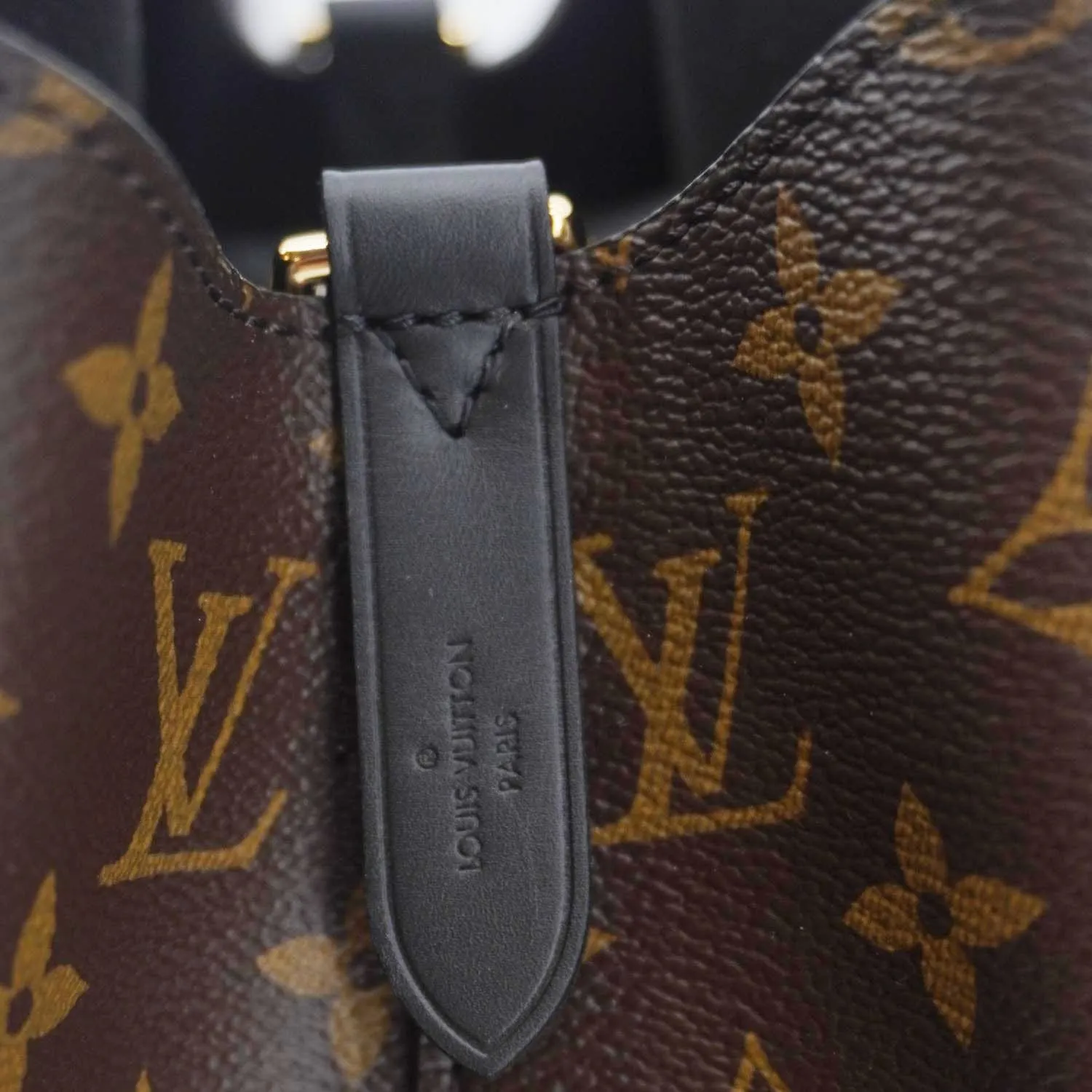 LOUIS VUITTON Neonoe MM Monogram Canvas Shoulder Bag Brown
