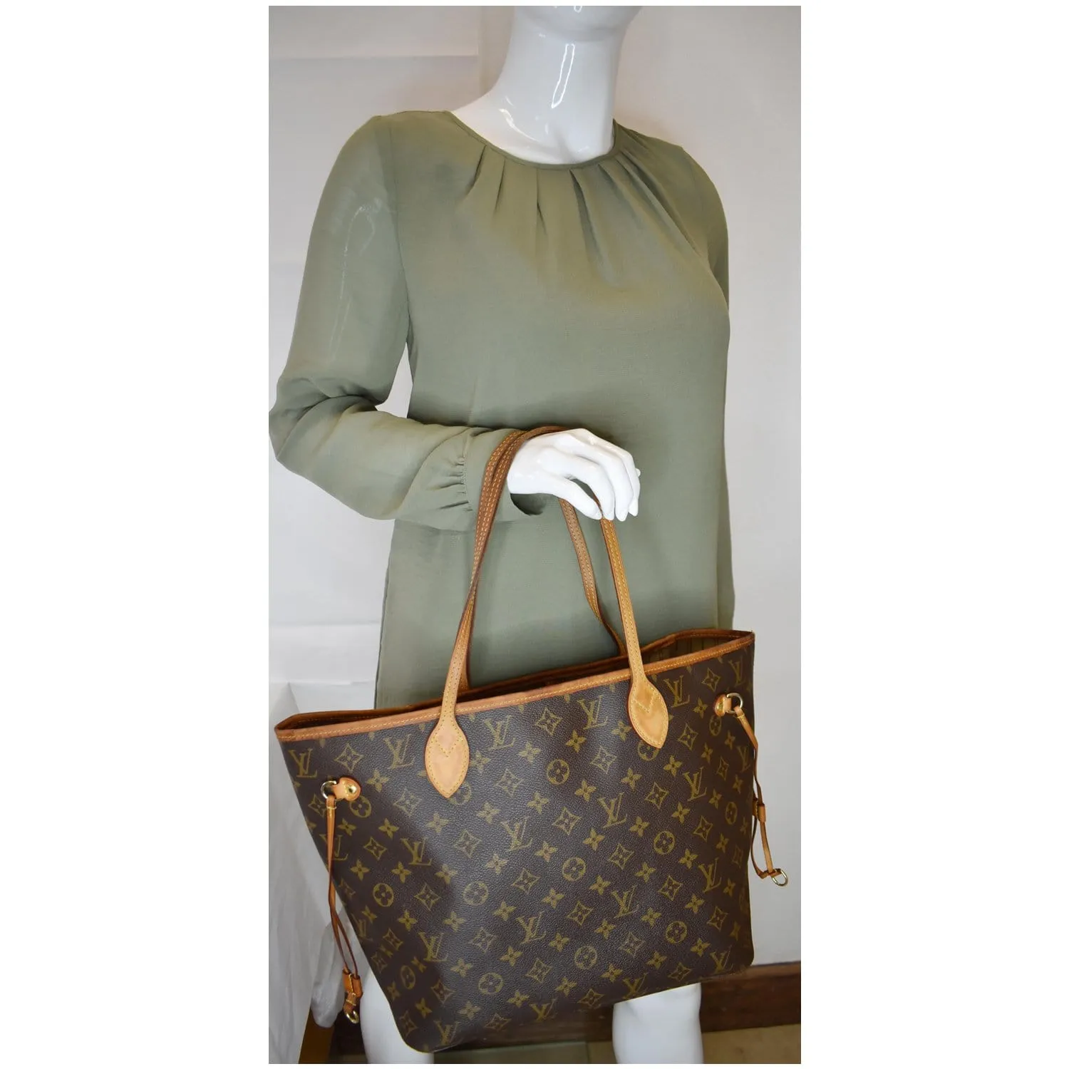 LOUIS VUITTON Neverfull MM Monogram Canvas Tote Shoulder Bag Brown