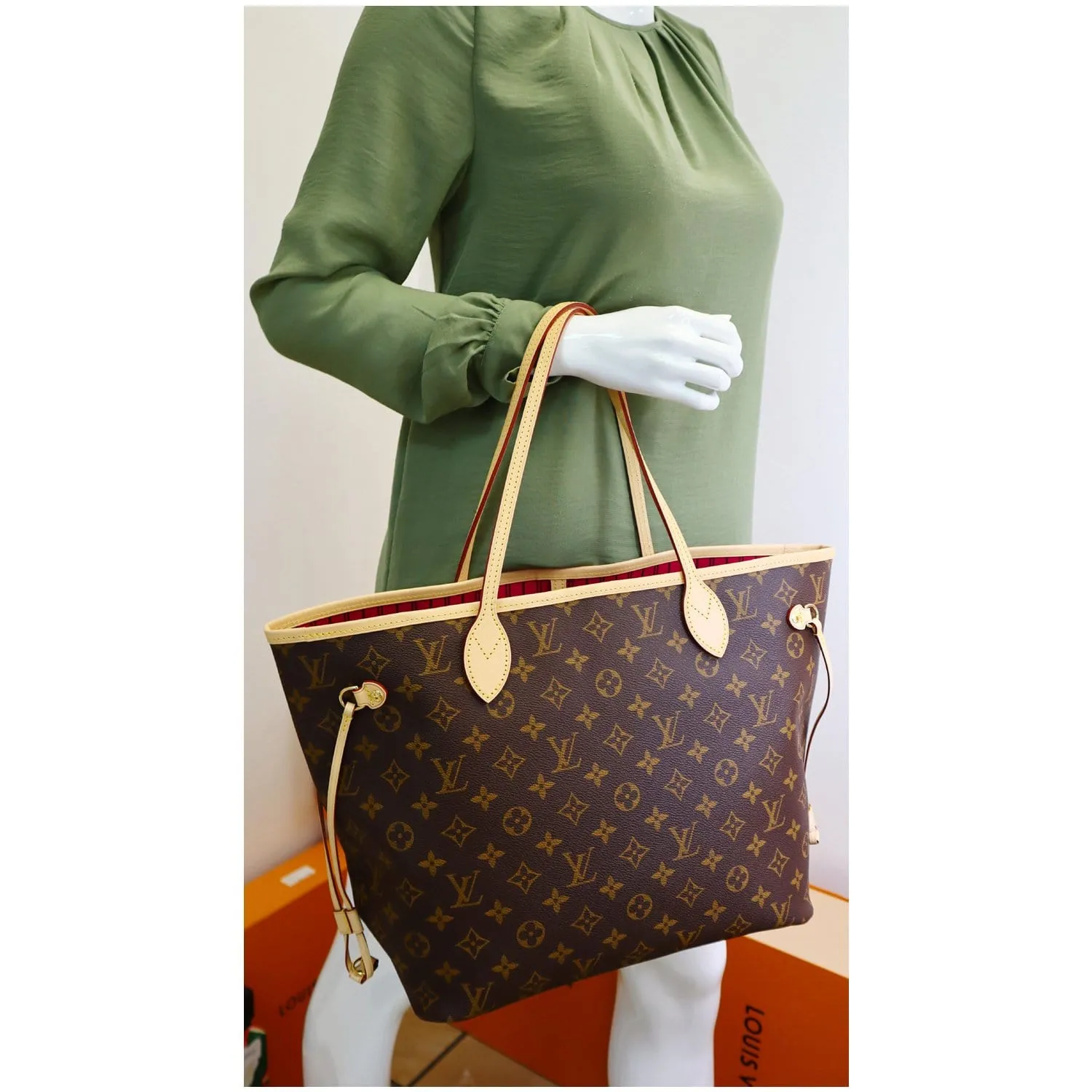 LOUIS VUITTON Neverfull MM Monogram Canvas Tote Shoulder Bag Fuchsia