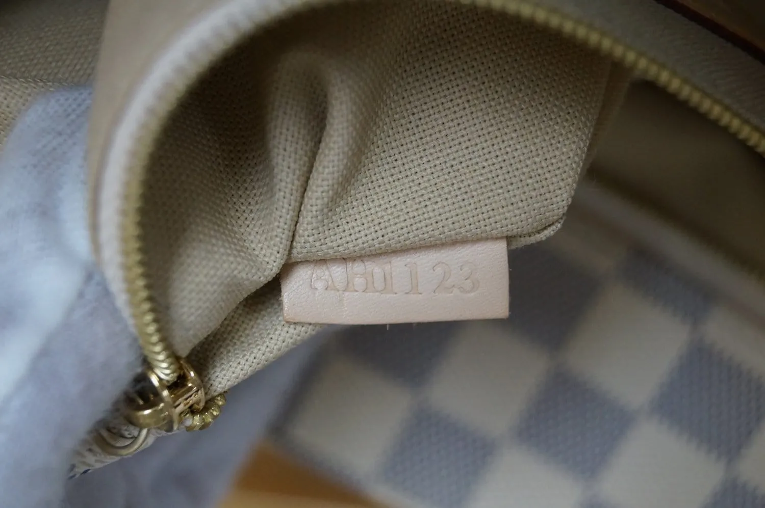 LOUIS VUITTON Soffi Damier Azur Canvas White Shoulder Handbag
