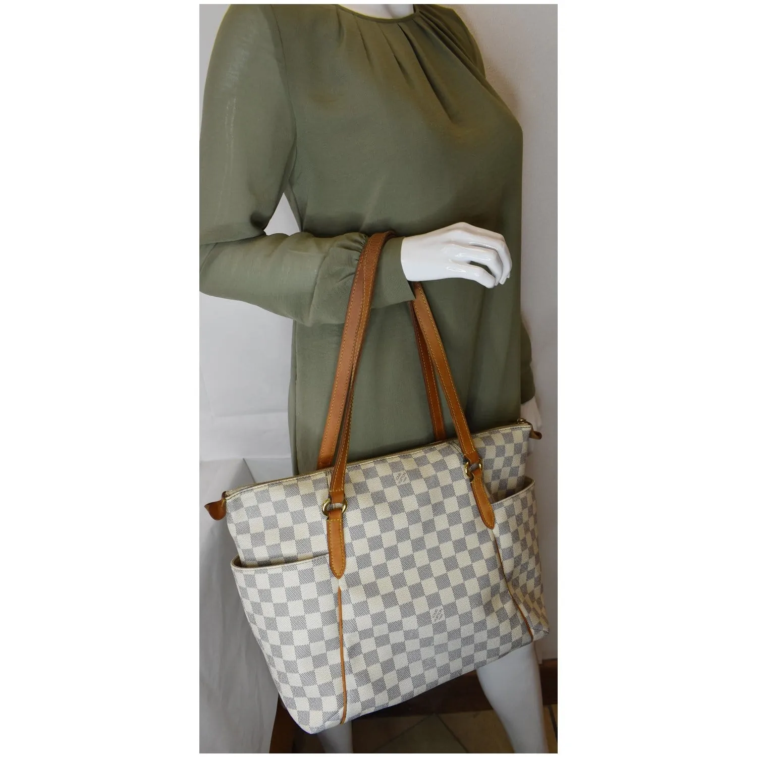 LOUIS VUITTON Totally MM Damier Azur Shoulder Bag White