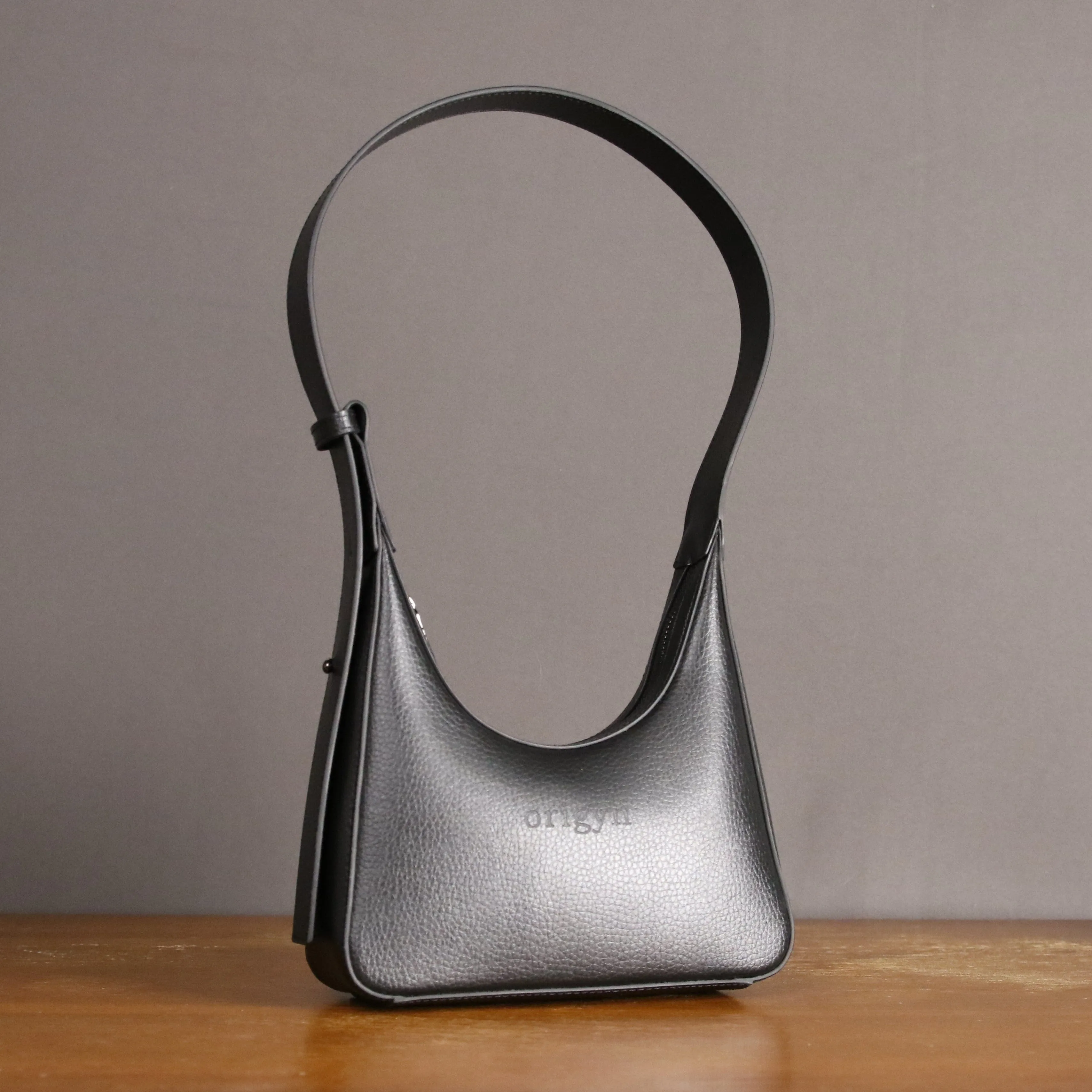 Origyn 01 MIRUM® Leather Vegan Shoulder Bag | Black