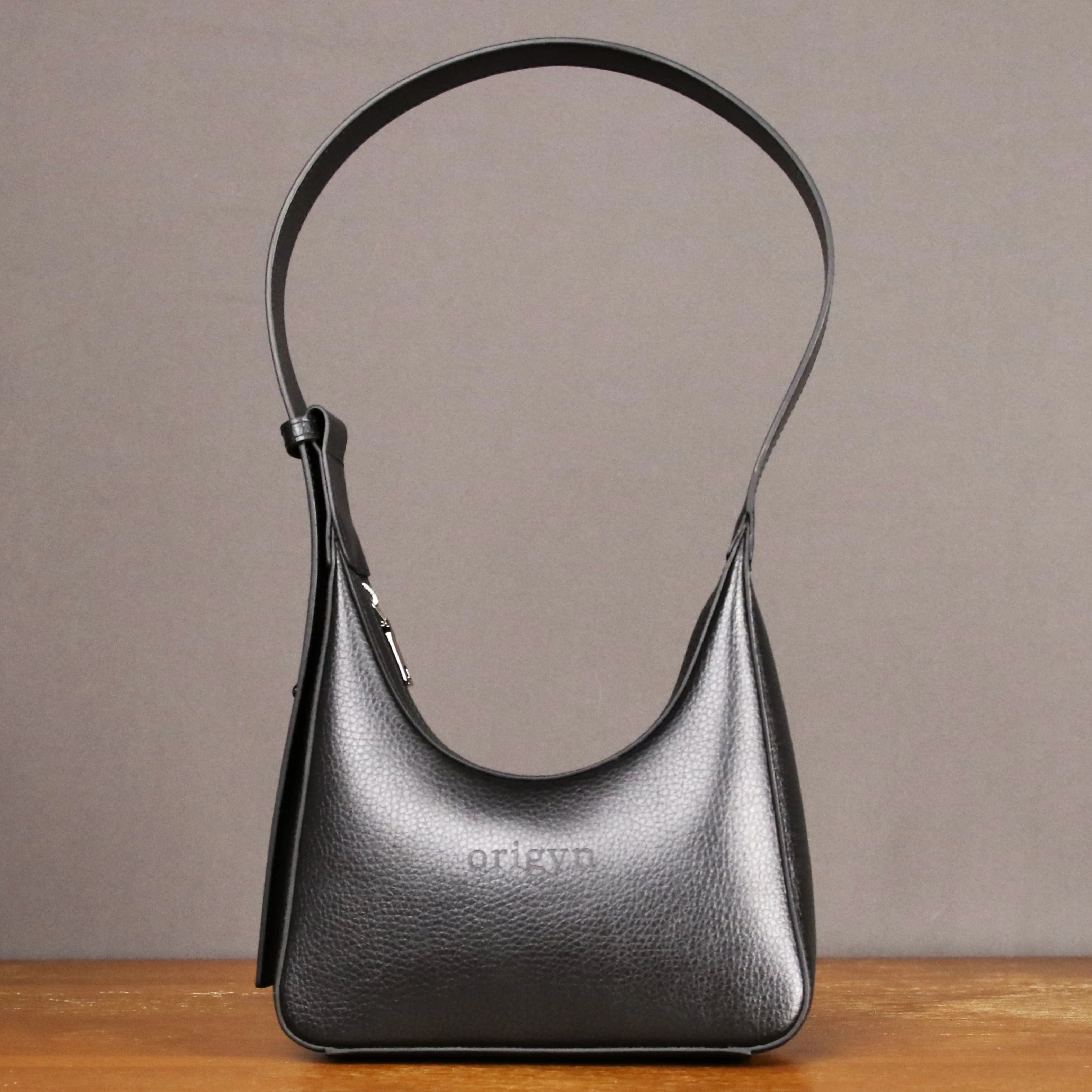 Origyn 01 MIRUM® Leather Vegan Shoulder Bag | Black