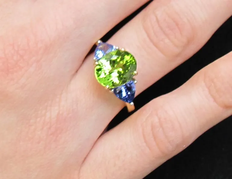 Peridot and Tanzanite Three-Stone Ring in Yellow and White Gold, 3.62 Carats