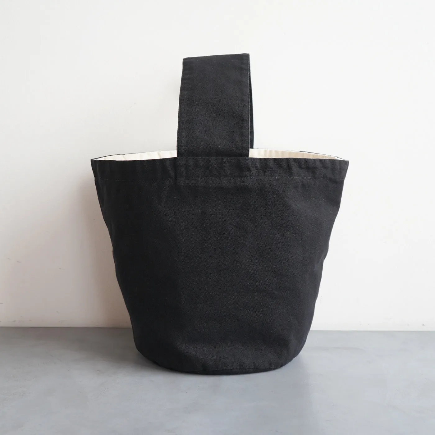 pouto | ポウト　CANVAS BUCKET BAG MEDIUM