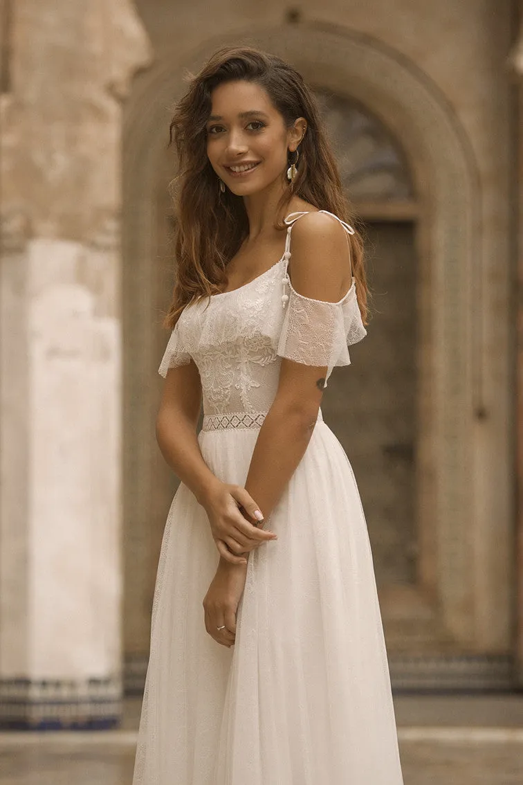 Spaghetti Straps Off-the-shoulder Adorable Tulle Wedding Dress With Lace Details-715856