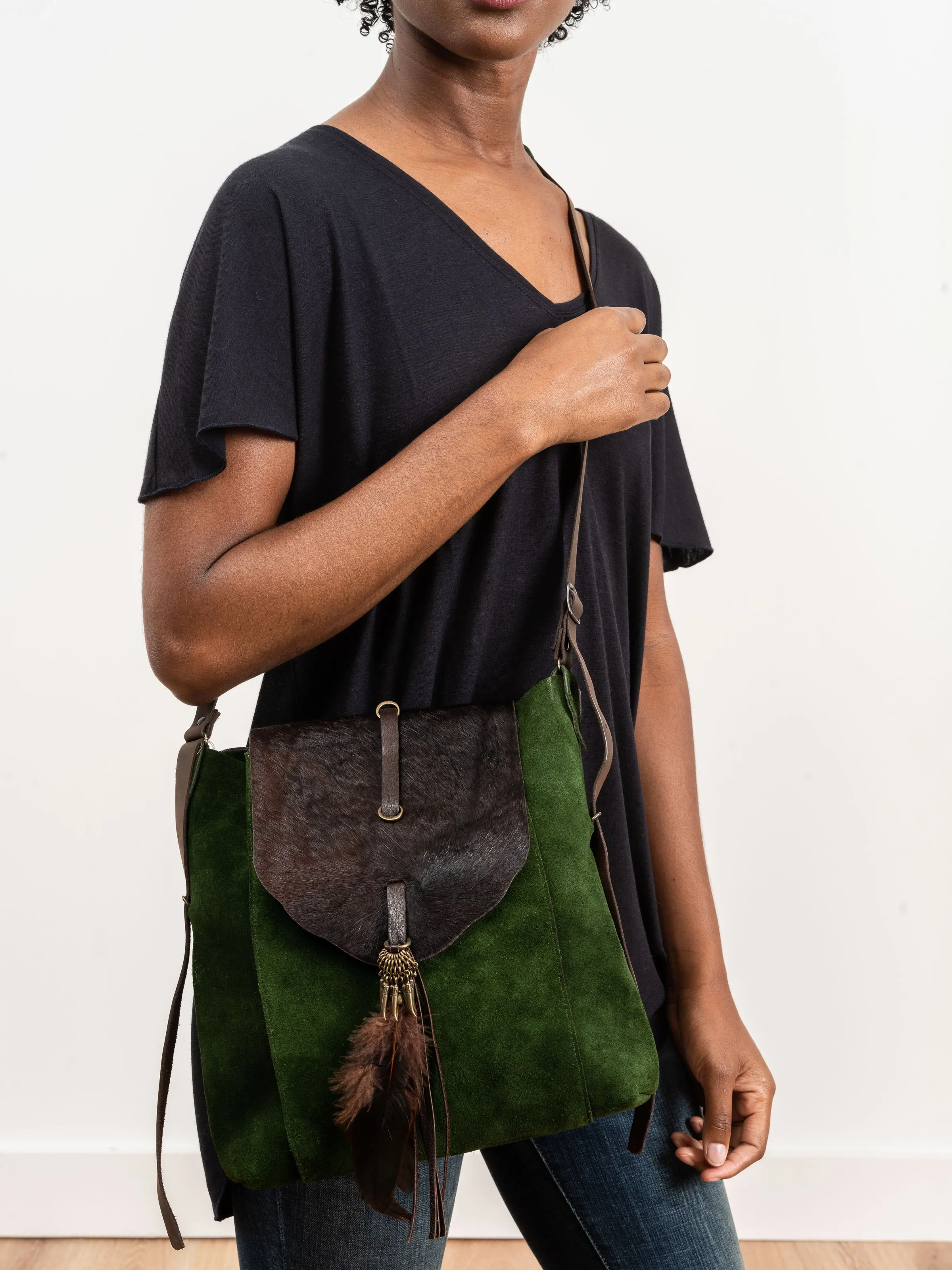 suede messenger