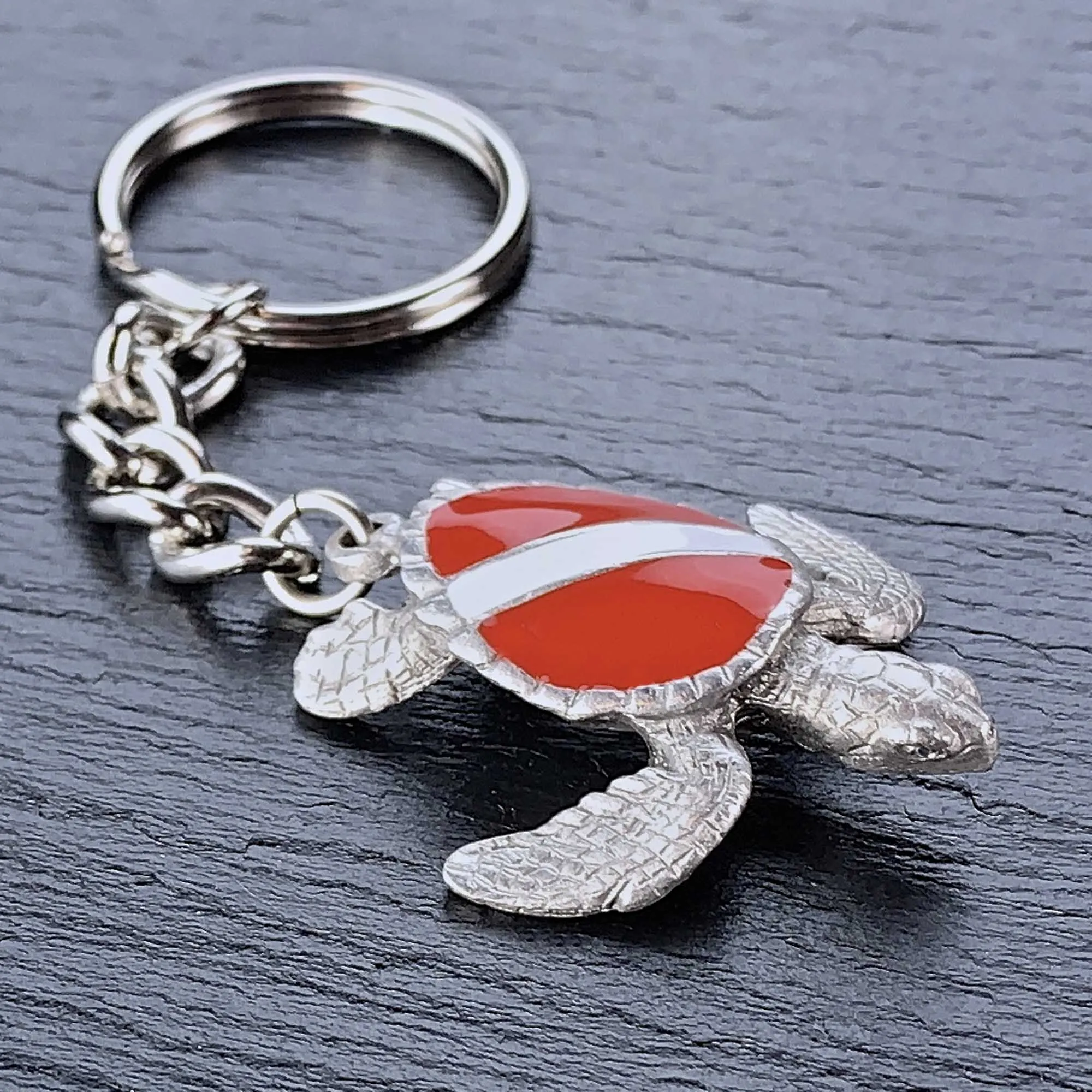 Turtle Keychain with Dive Flag for Men and Women- Gift for Turtle Lovers, Scuba Diving Turtle Keyring, Sea Turtle Key Fob, Gifts for Scuba