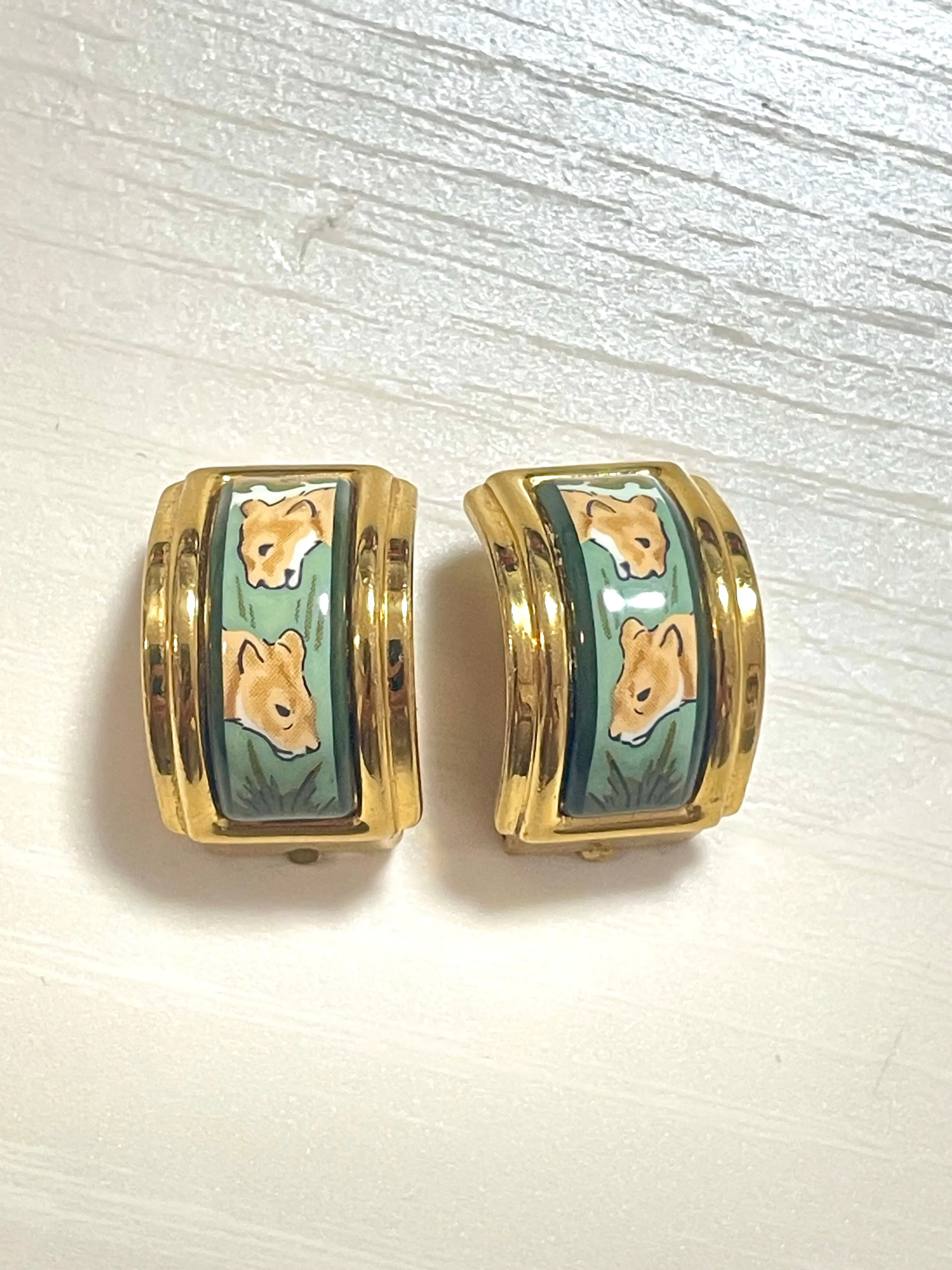 Vintage Hermes cloisonné ceramic enamel golden earrings with 2 female lion design. Twin lions. Great gift idea. 070225ac5