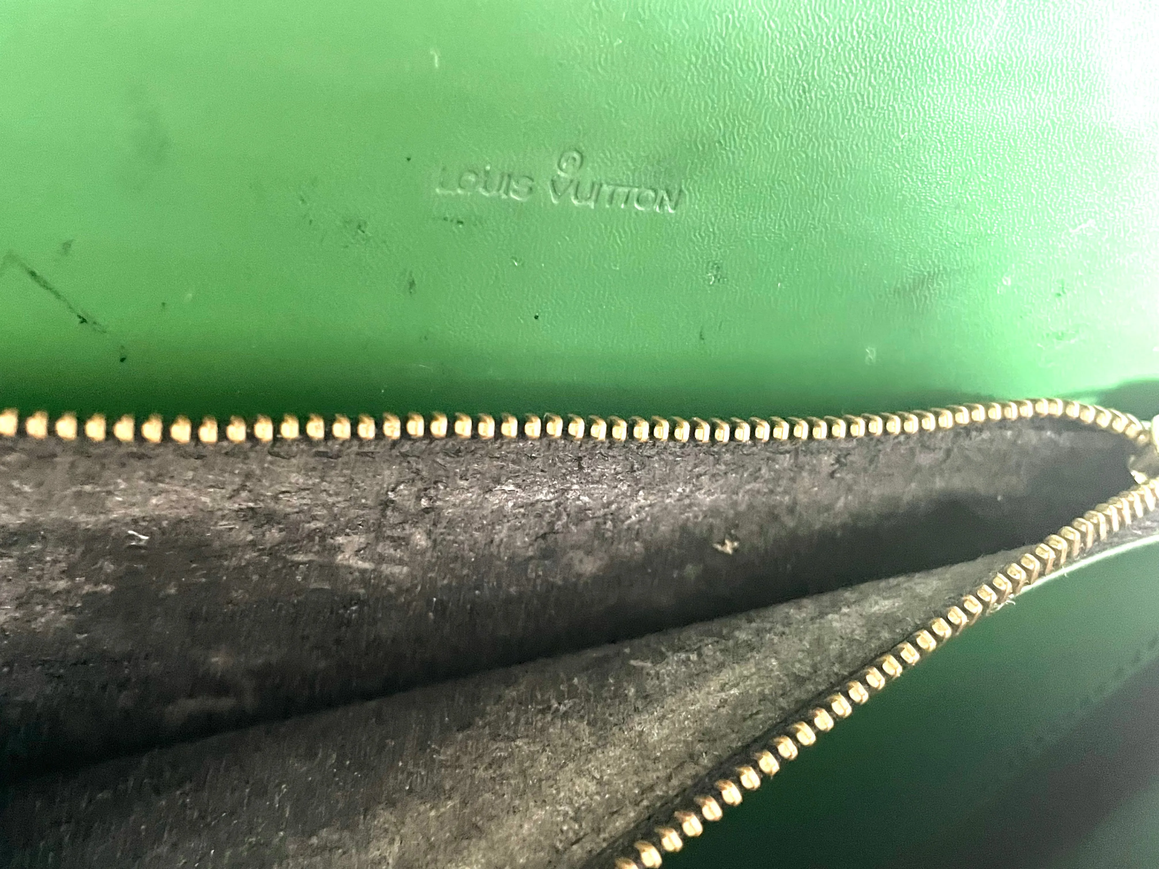 Vintage Louis Vuitton rare black epi mod shoulder bag with green bullseye. Unique epi purse. 0410282