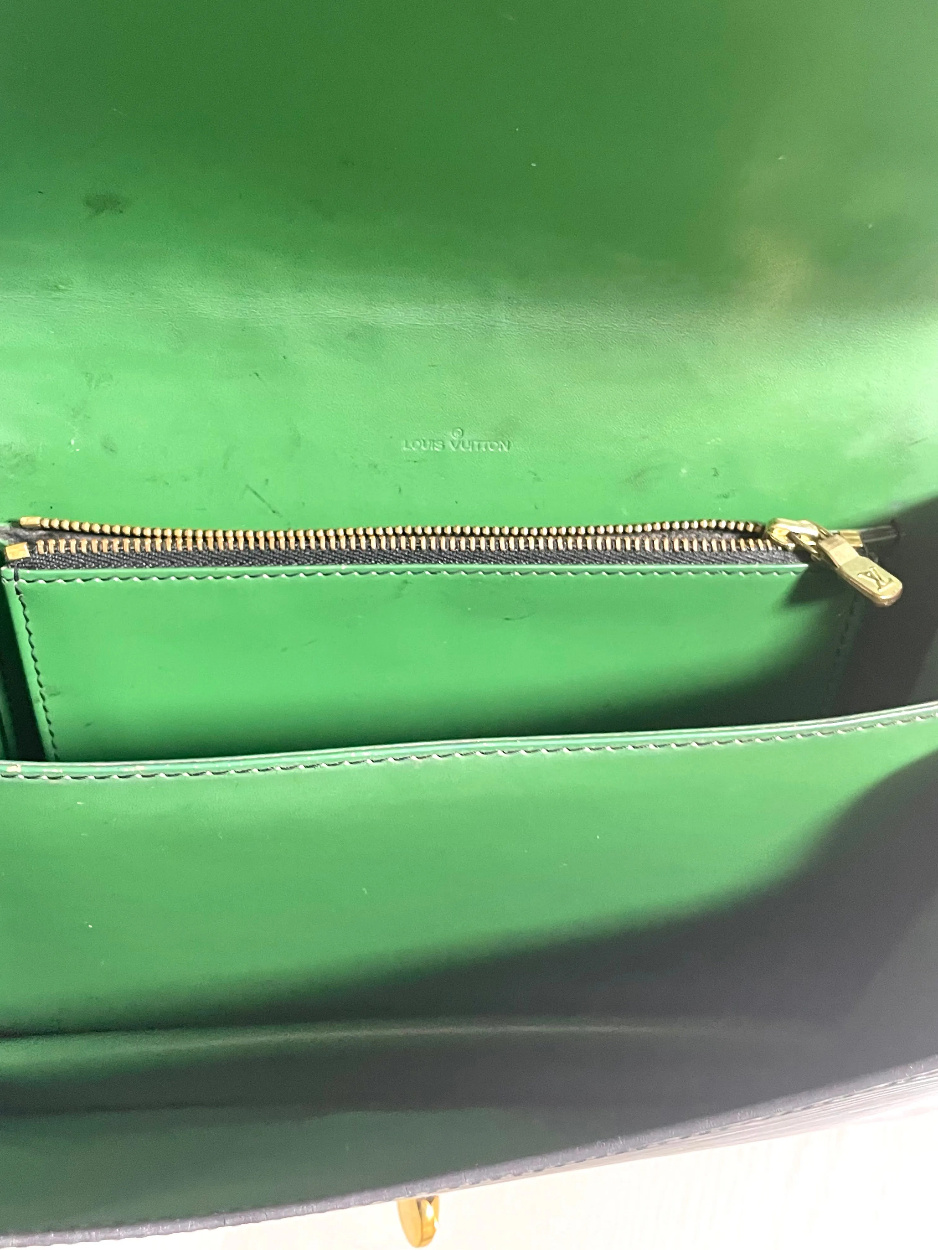 Vintage Louis Vuitton rare black epi mod shoulder bag with green bullseye. Unique epi purse. 0410282