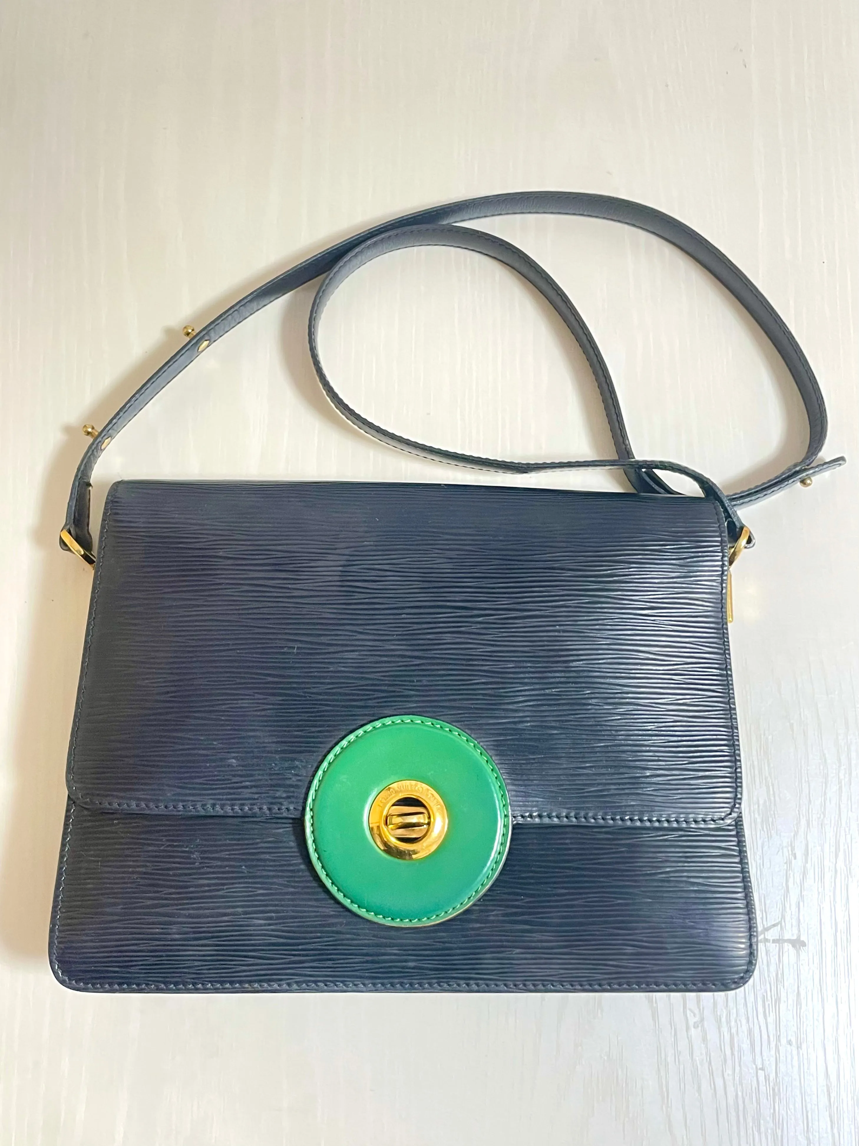 Vintage Louis Vuitton rare black epi mod shoulder bag with green bullseye. Unique epi purse. 0410282